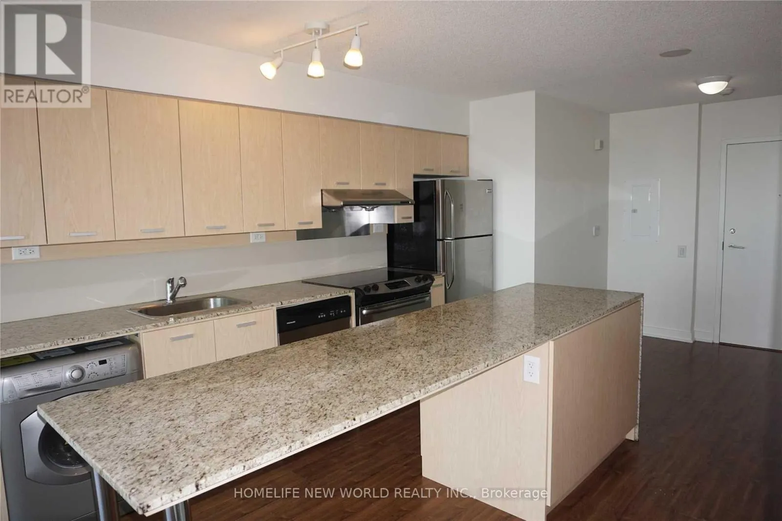 807 - 15 SINGER COURT