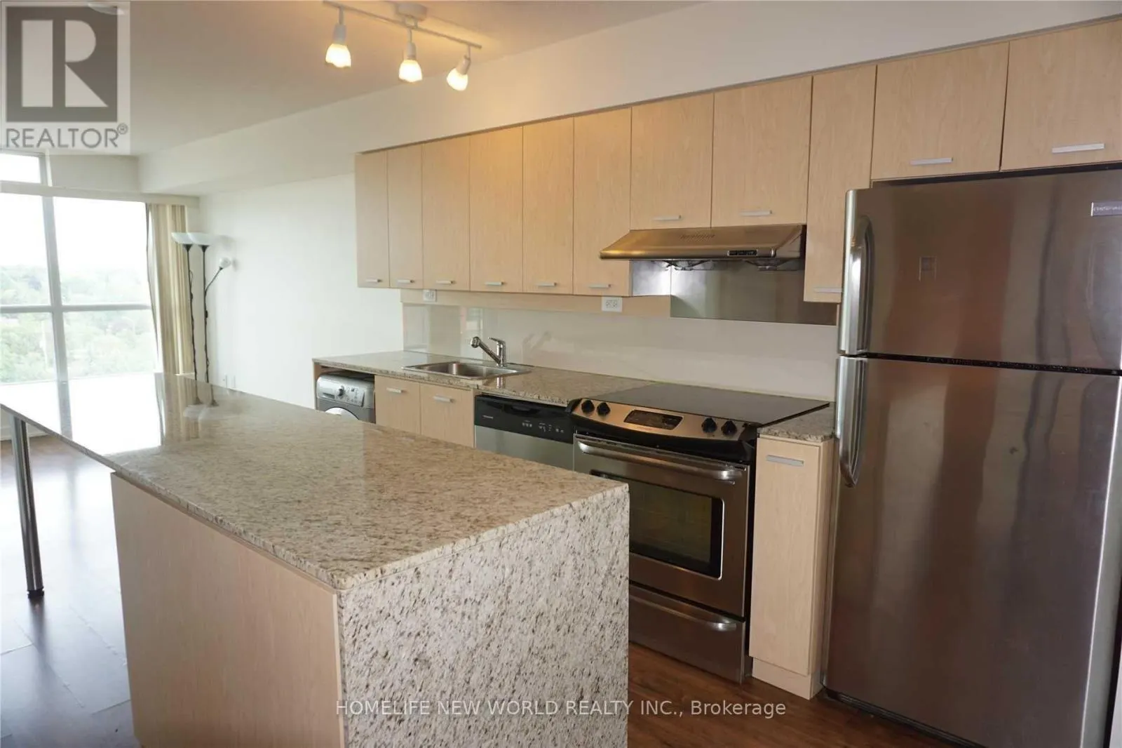 807 - 15 SINGER COURT
