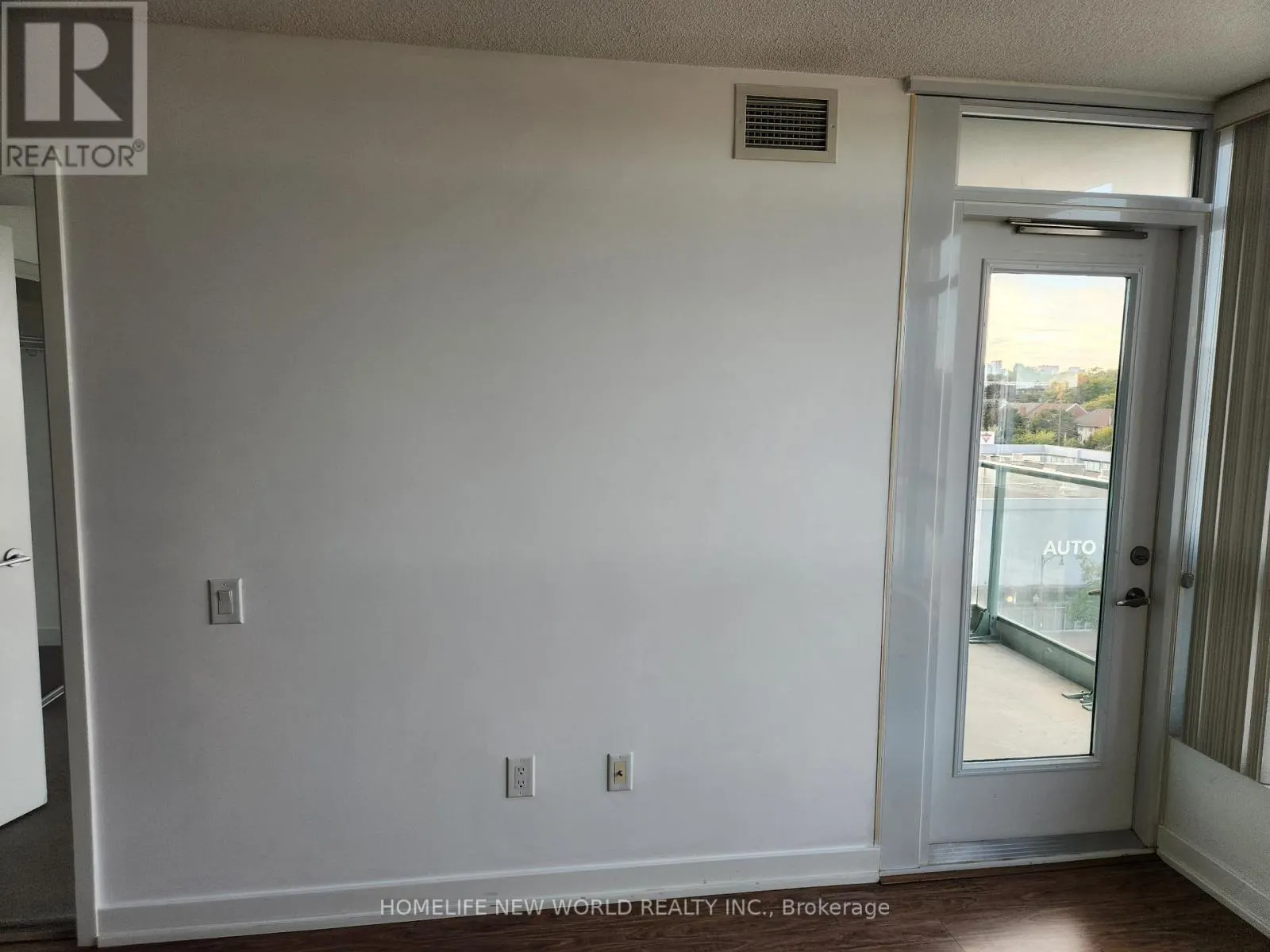 807 - 15 SINGER COURT