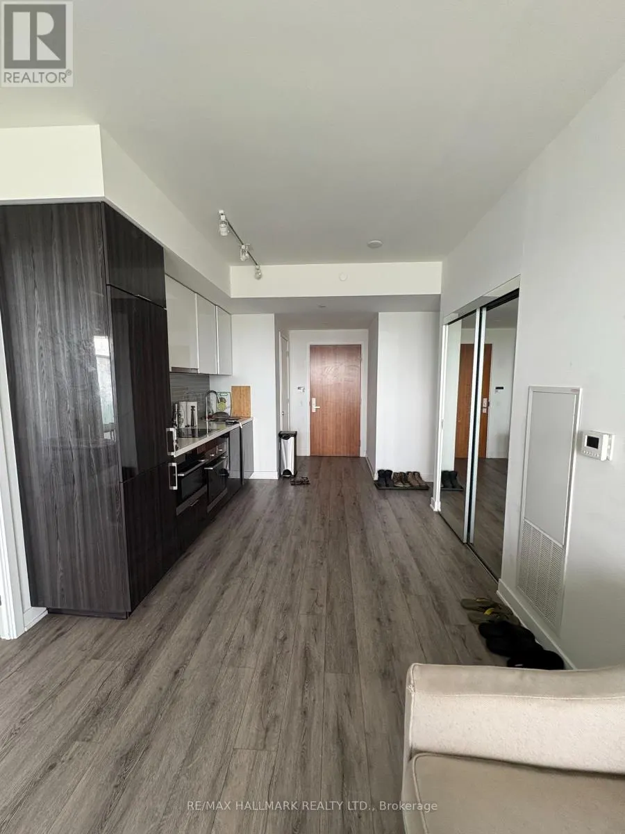 2401 - 15 QUEENS QUAY