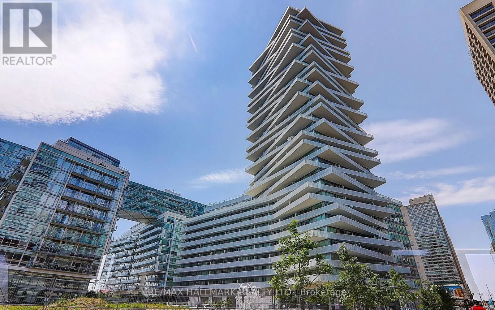 2401 - 15 QUEENS QUAY