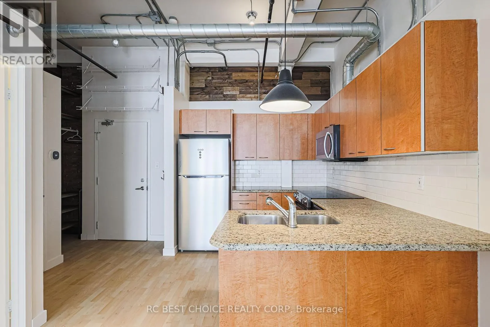 424 - 955 QUEEN STREET W