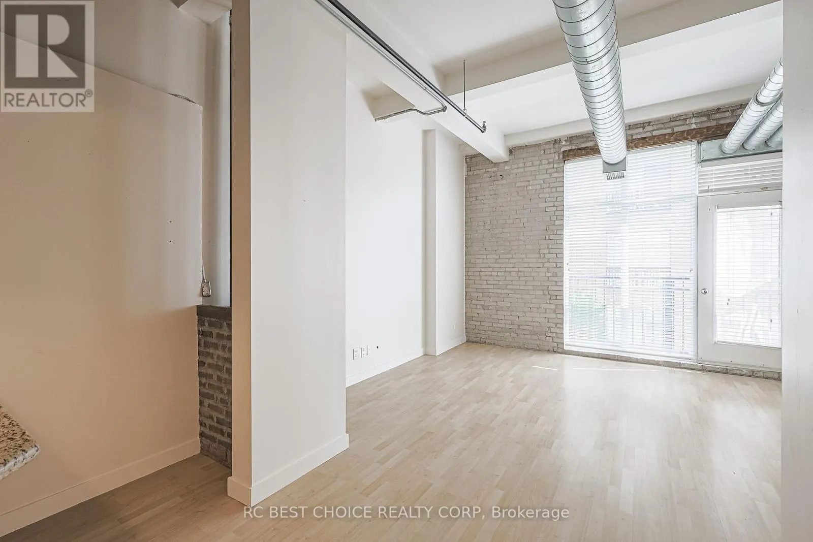 424 - 955 QUEEN STREET W