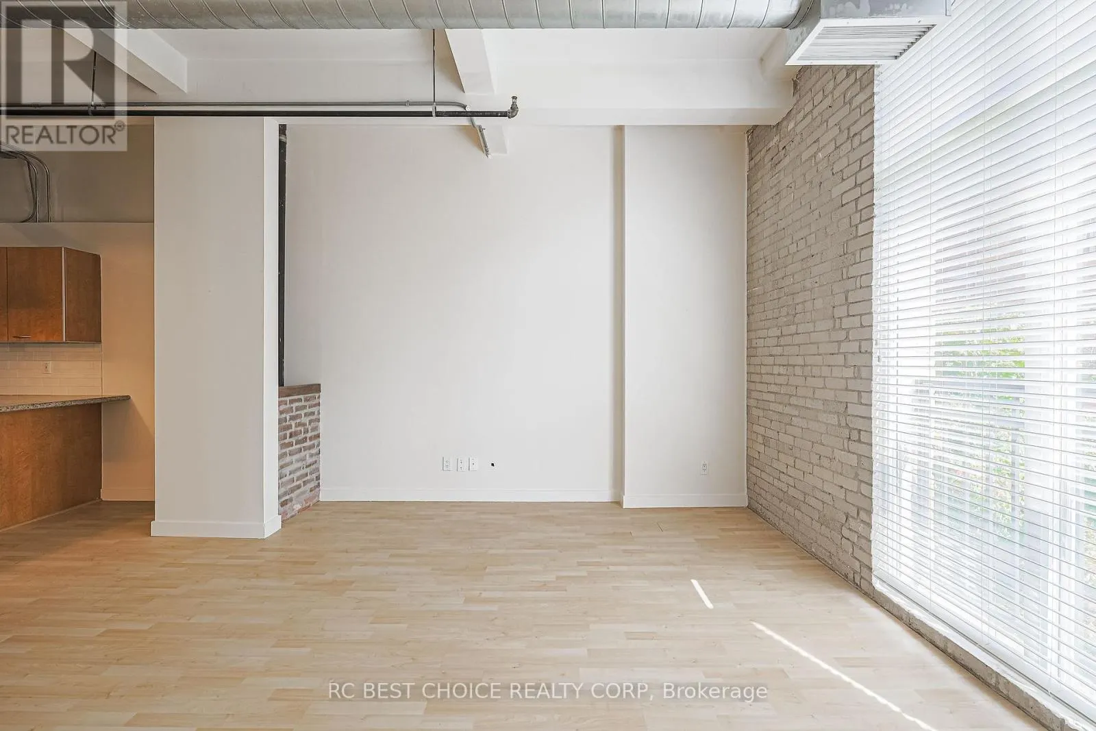 424 - 955 QUEEN STREET W