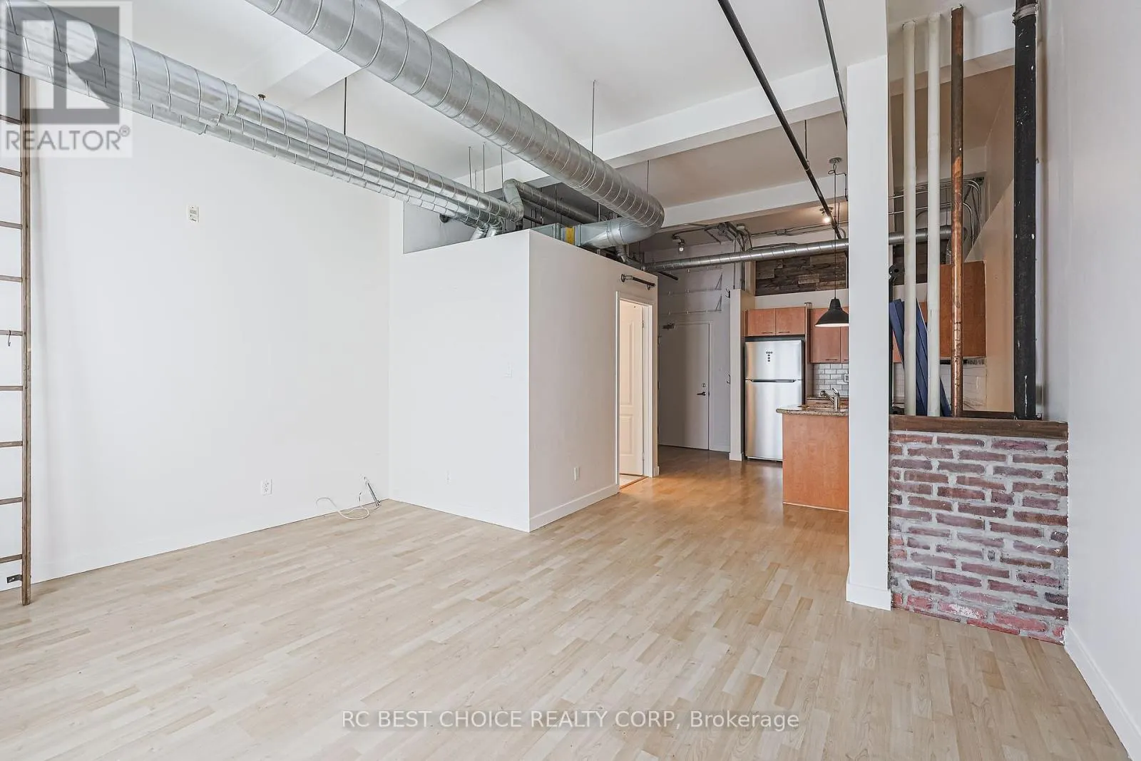 424 - 955 QUEEN STREET W