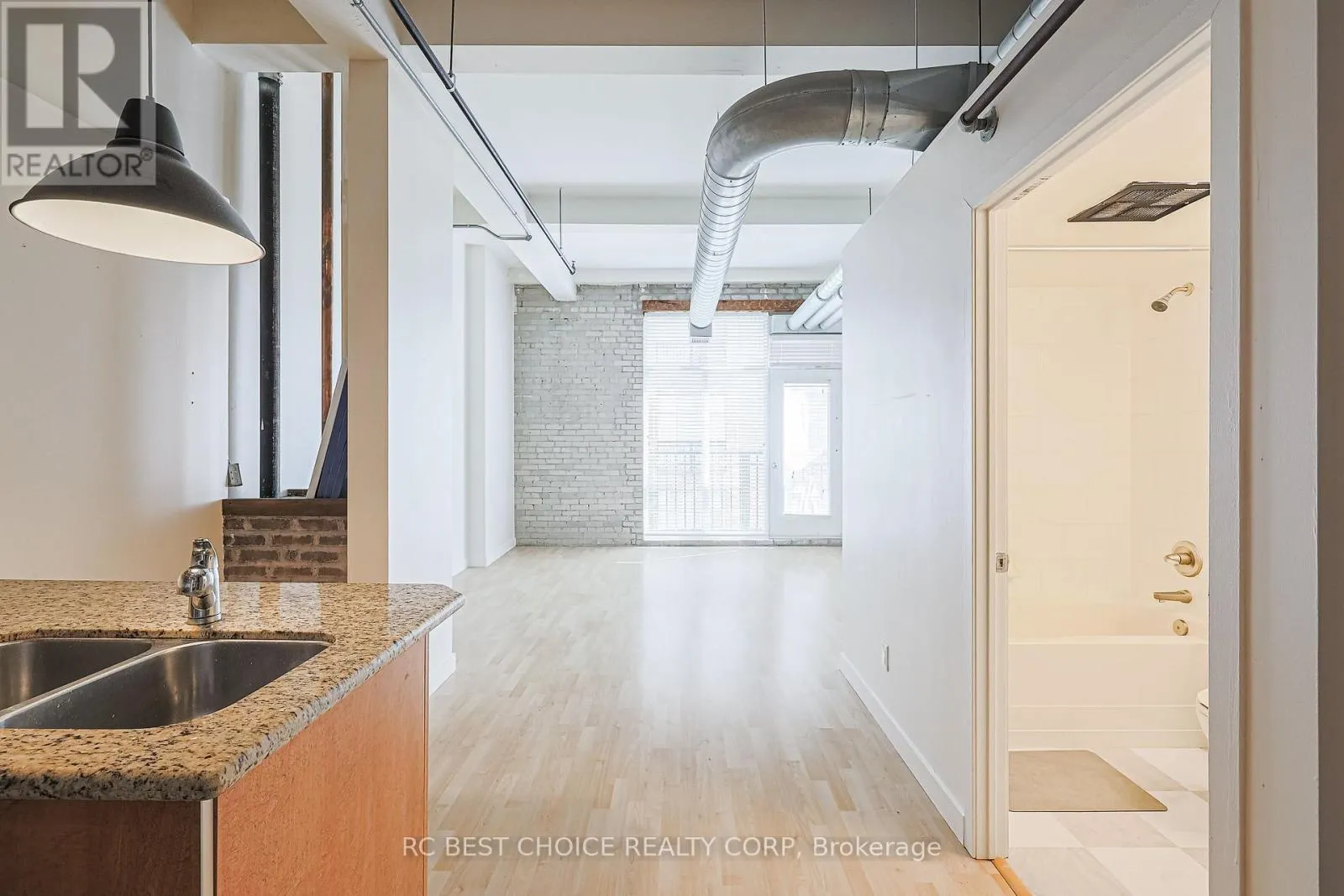 424 - 955 QUEEN STREET W