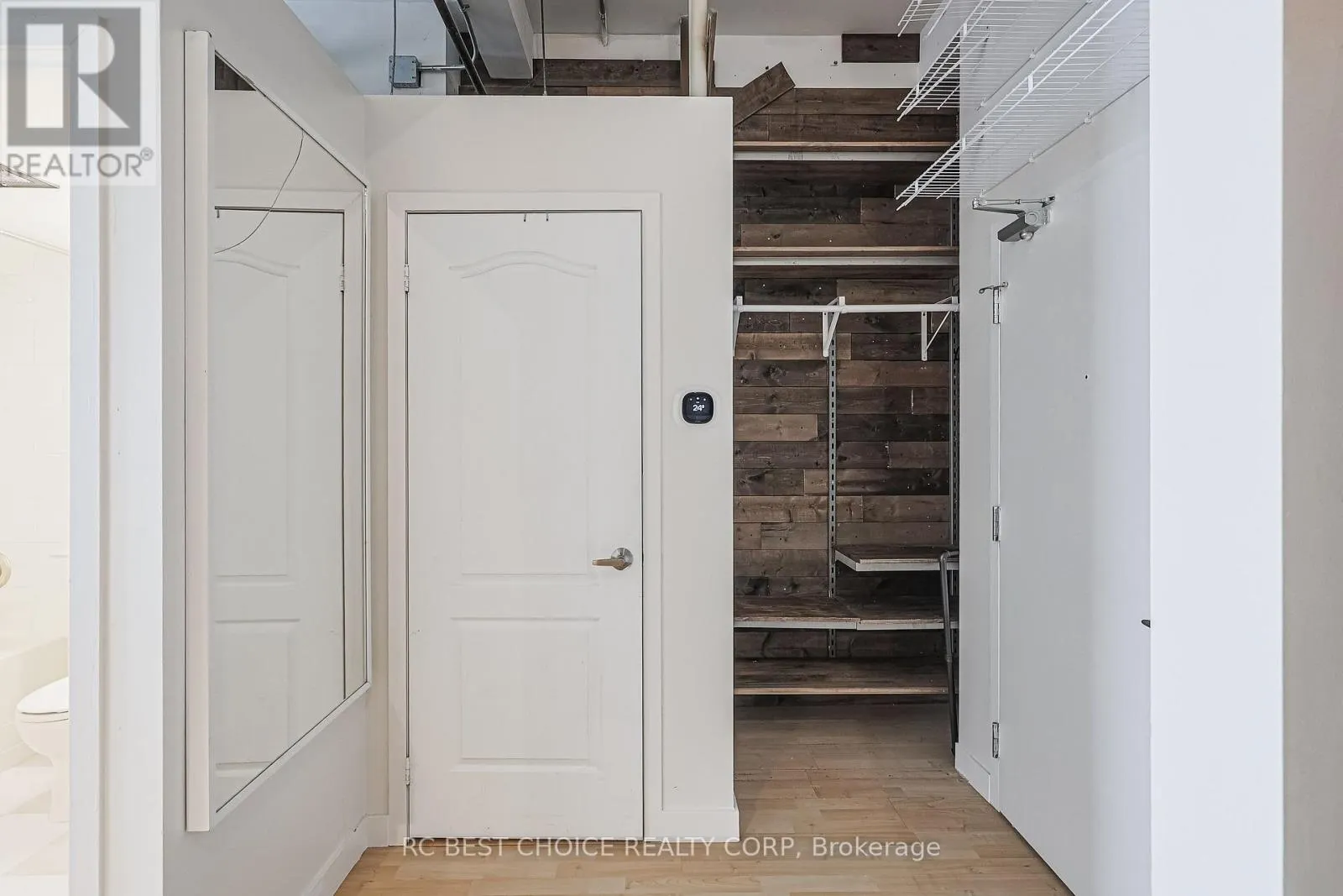 424 - 955 QUEEN STREET W