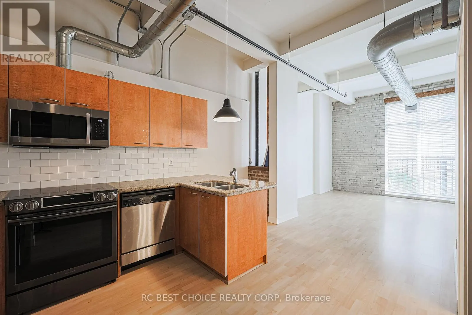 424 - 955 QUEEN STREET W