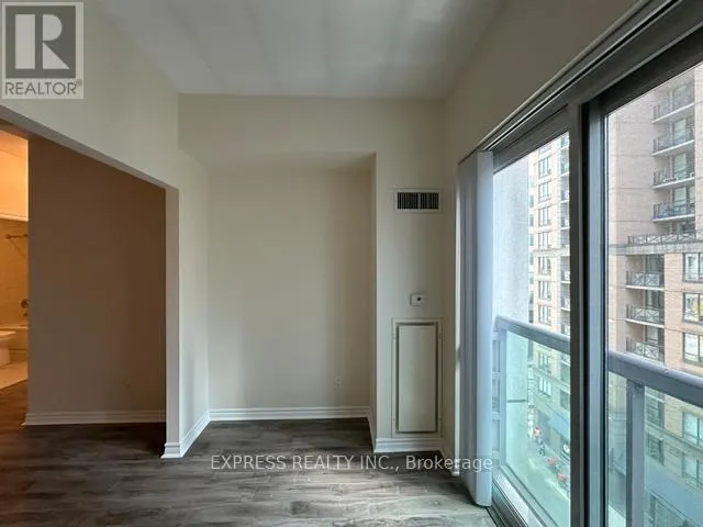 809 - 168 SIMCOE STREET