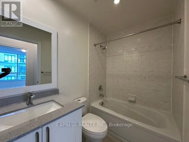 809 - 168 SIMCOE STREET