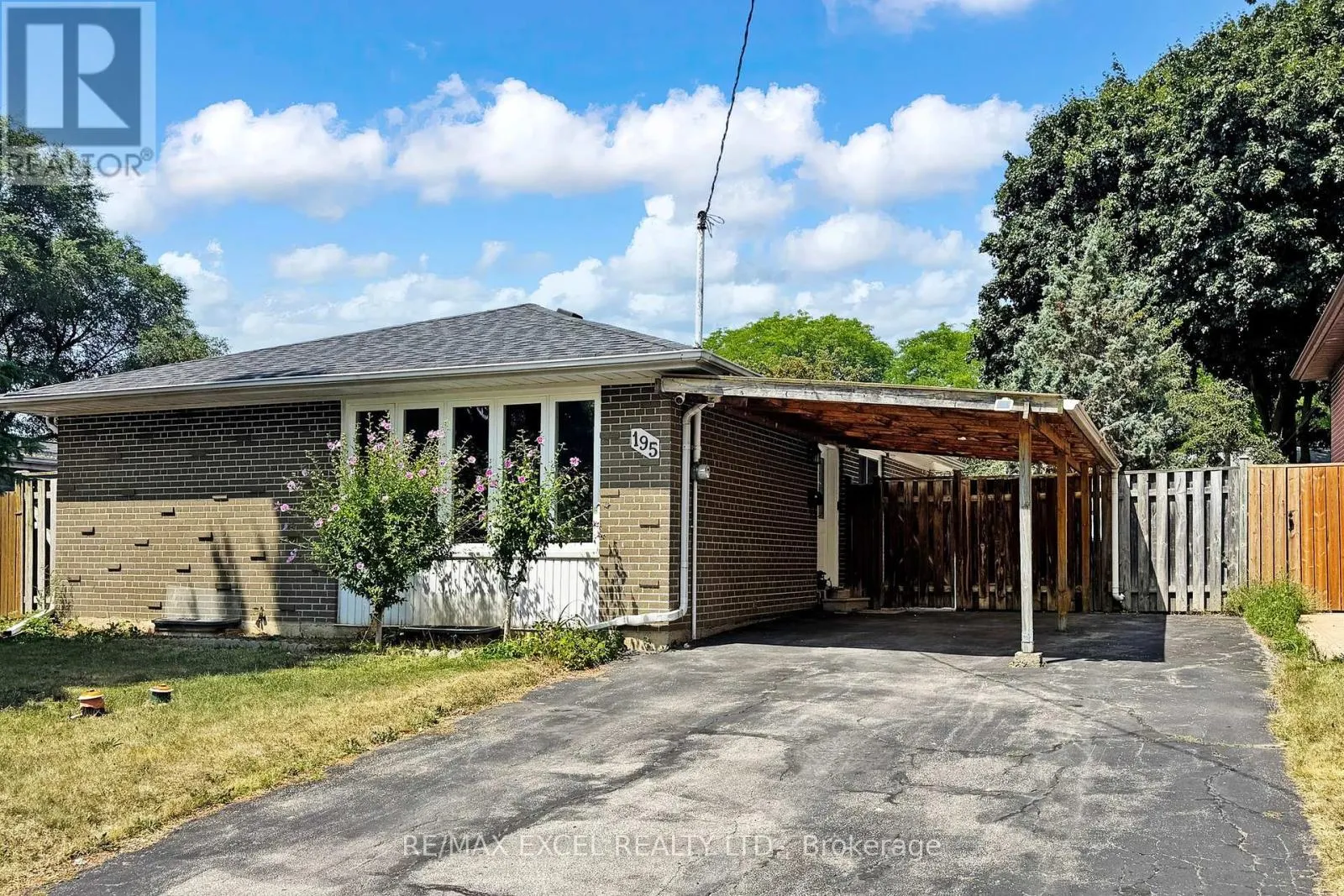 195 ROYWOOD DRIVE