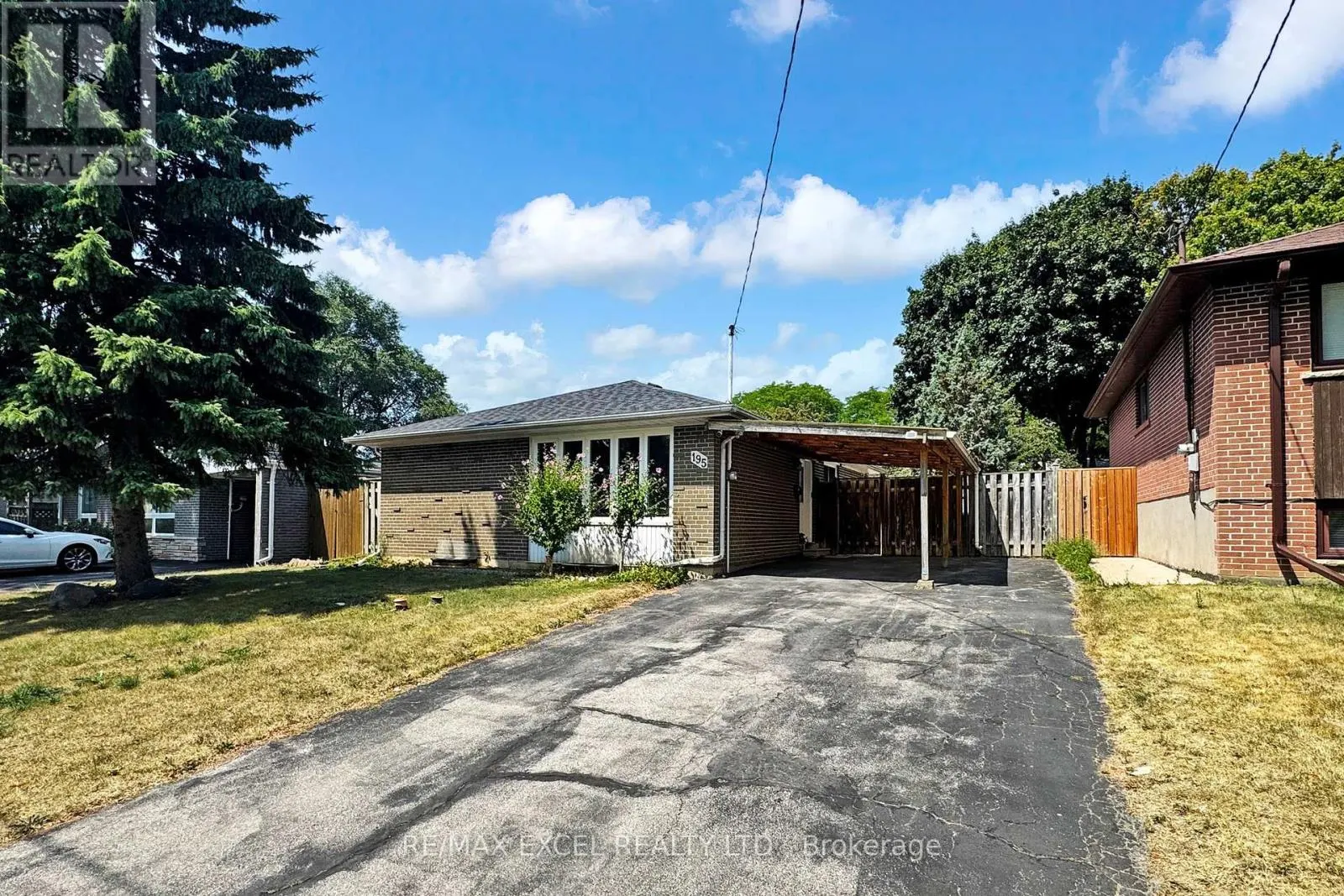 195 ROYWOOD DRIVE