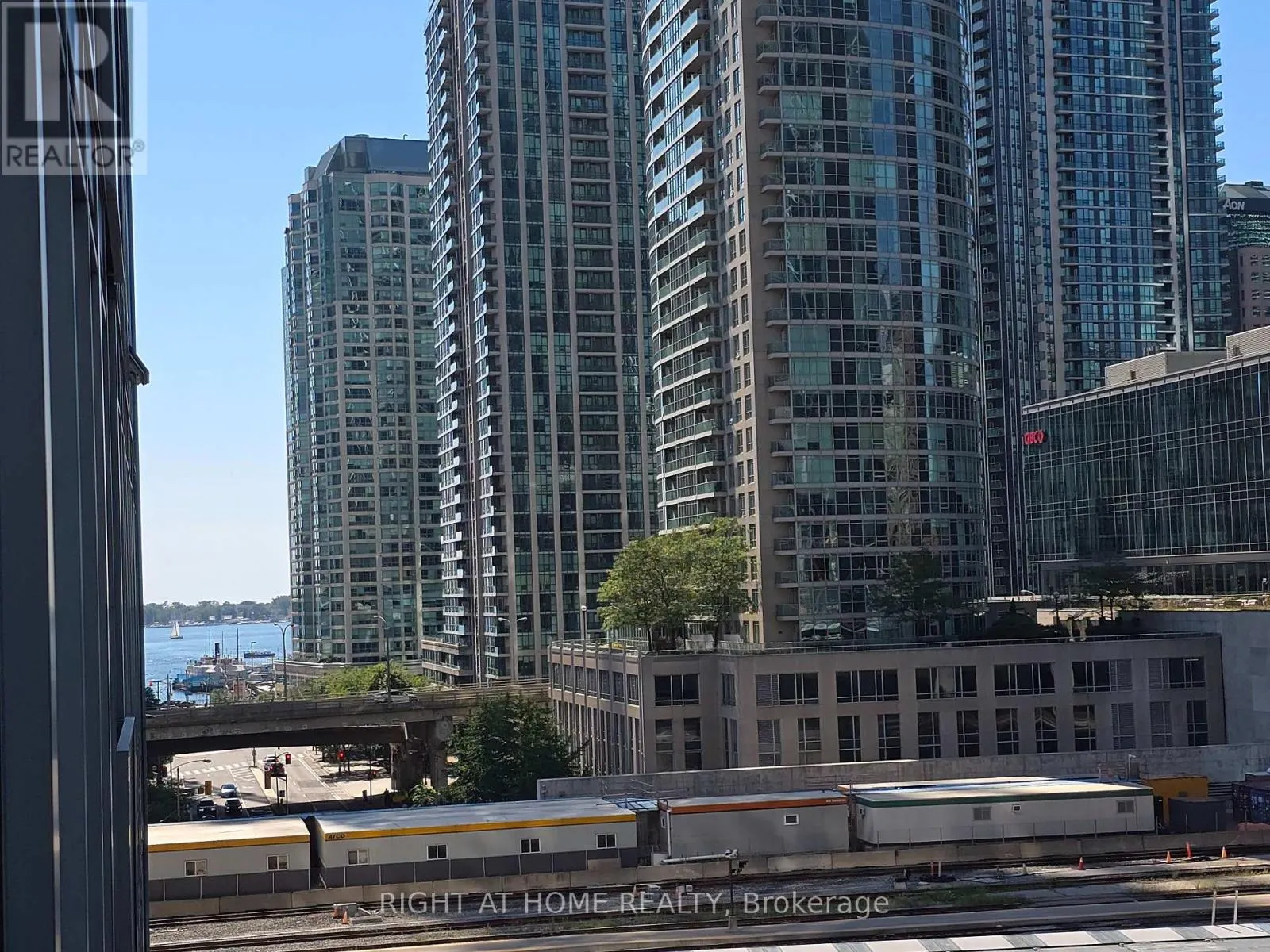 705 - 8 THE ESPLANADE