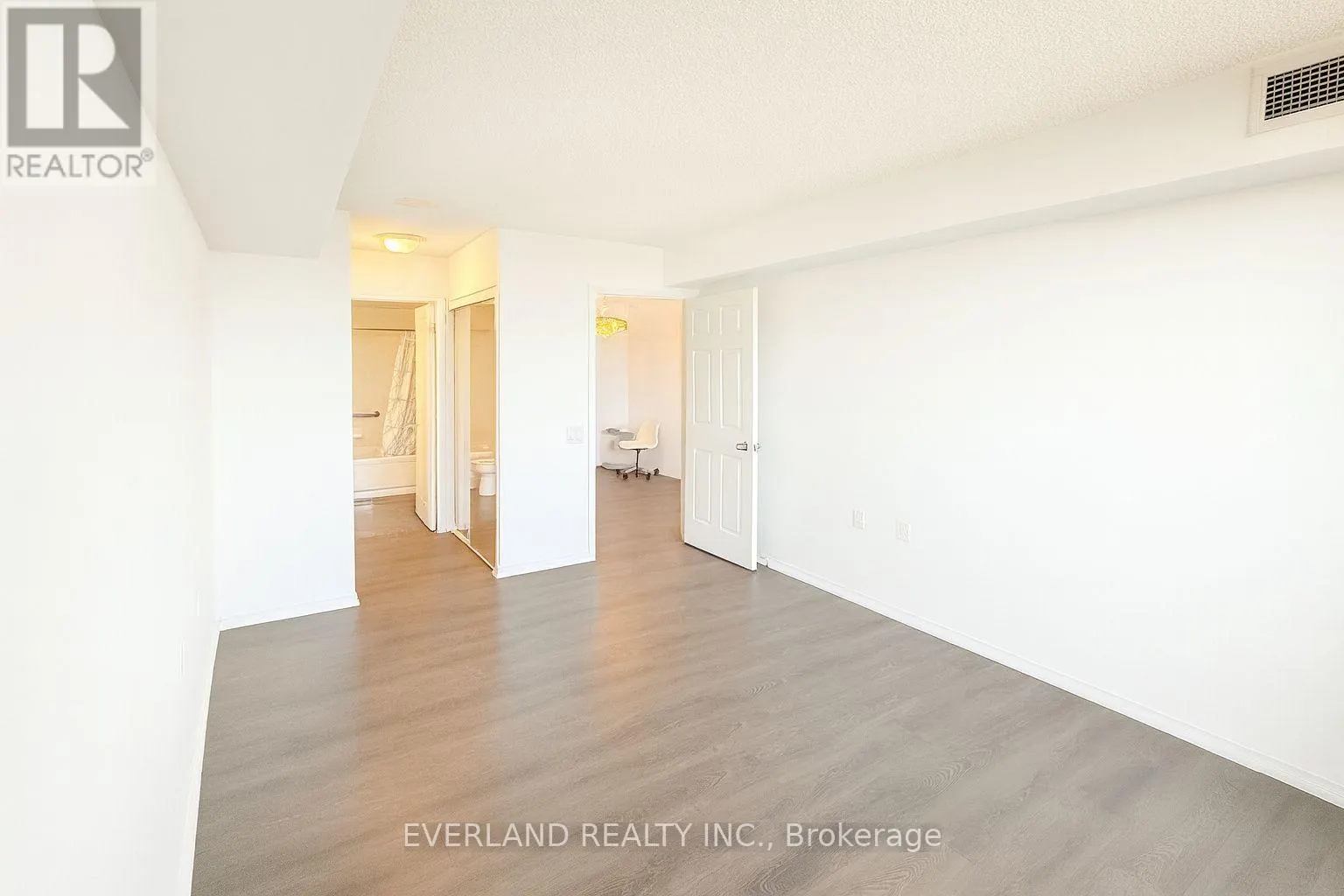 2306 - 35 FINCH AVENUE E