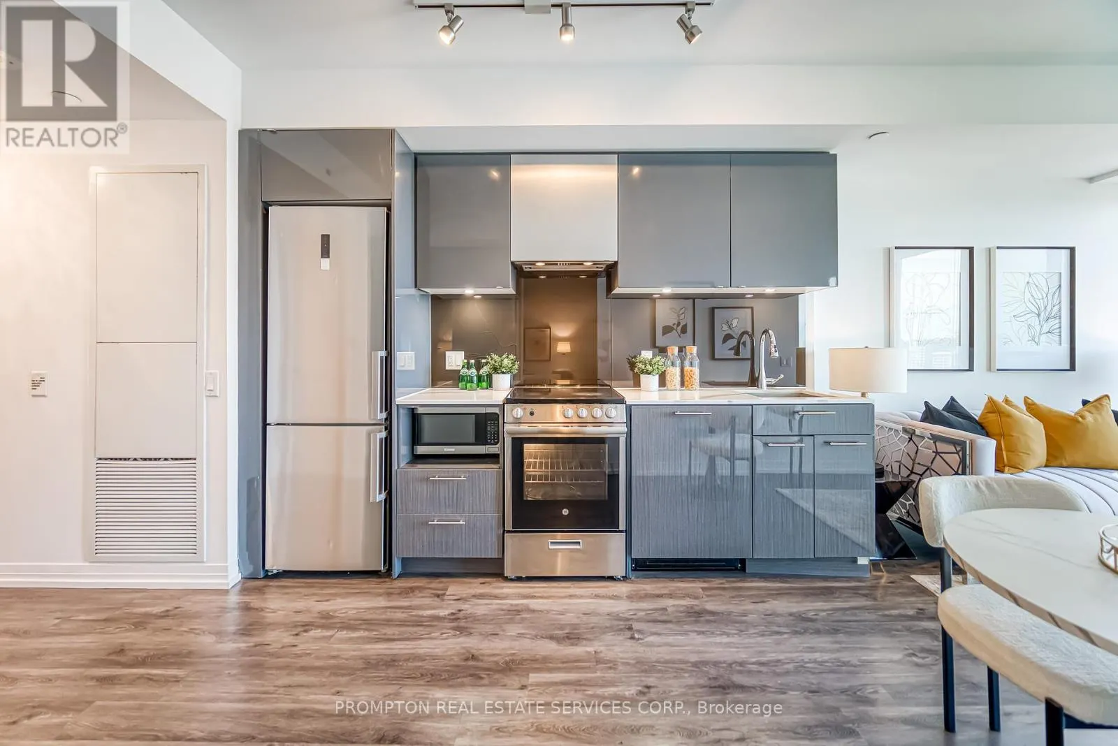 3215 - 251 JARVIS STREET