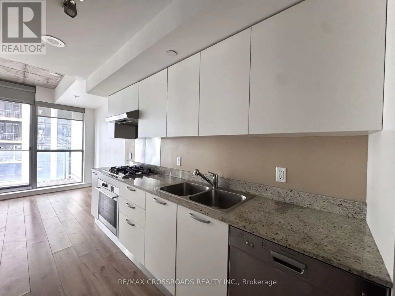 2308 - 375 KING STREET W