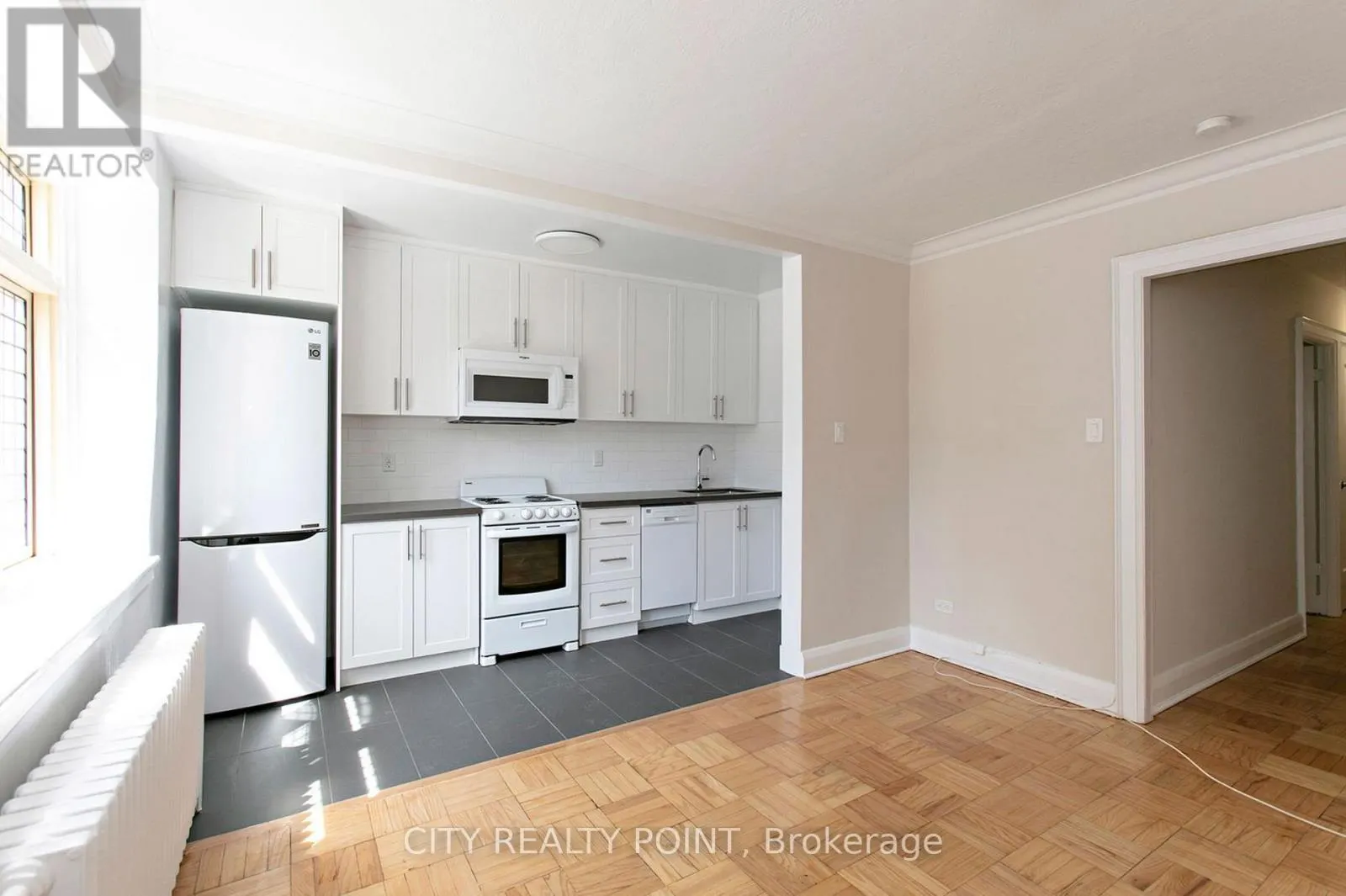 527 - 398 AVENUE ROAD