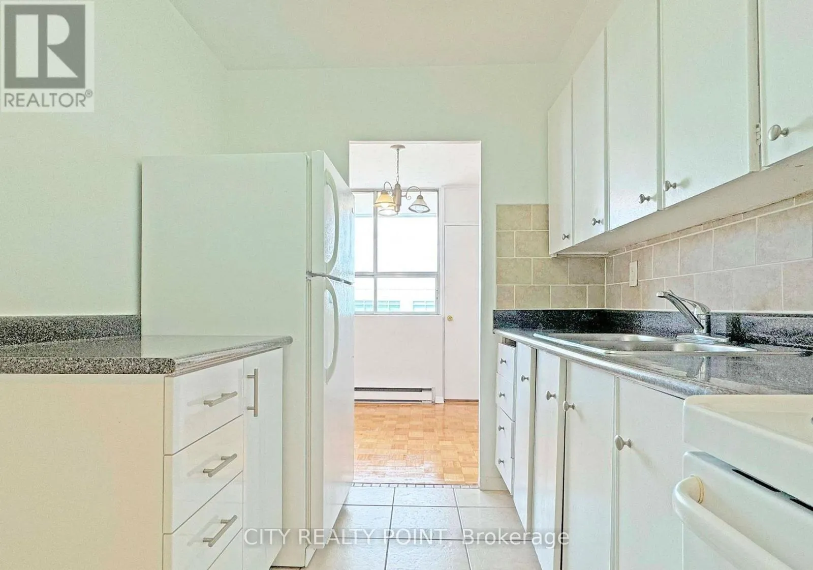 201 - 525 EGLINTON AVENUE E