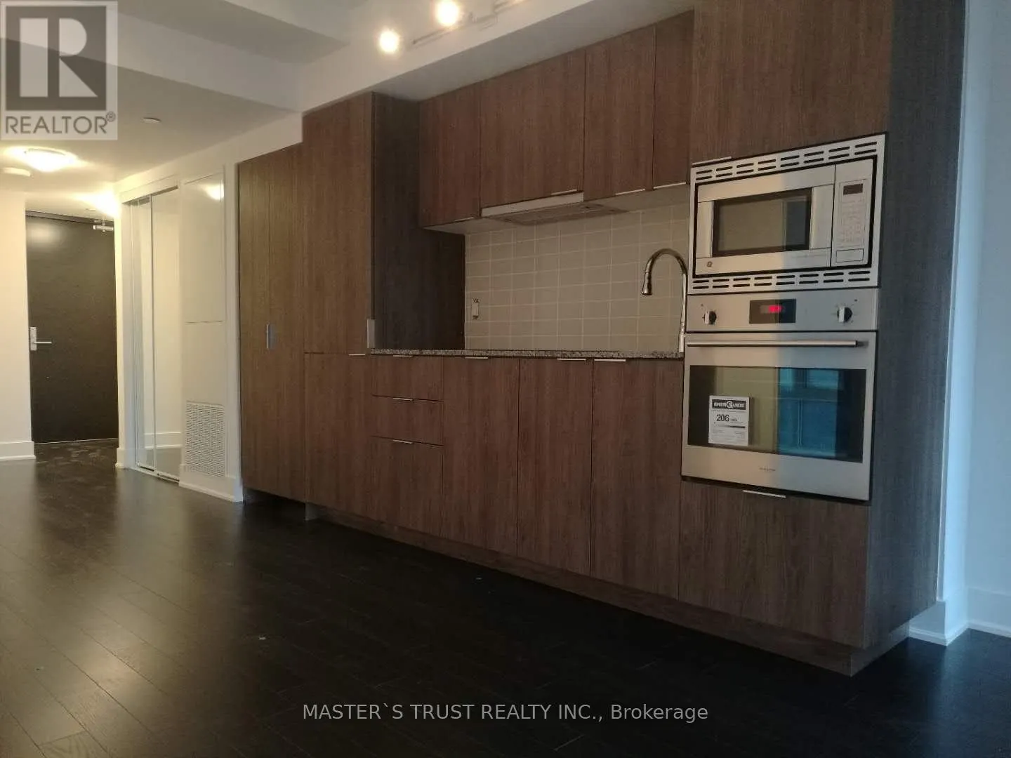820 - 955 BAY STREET