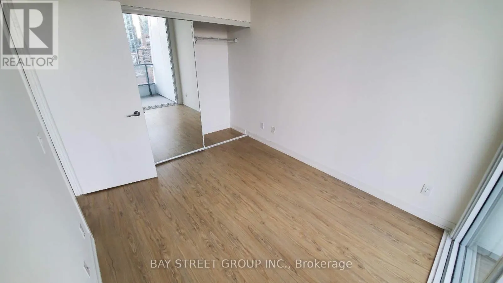 2508 - 85 WOOD STREET
