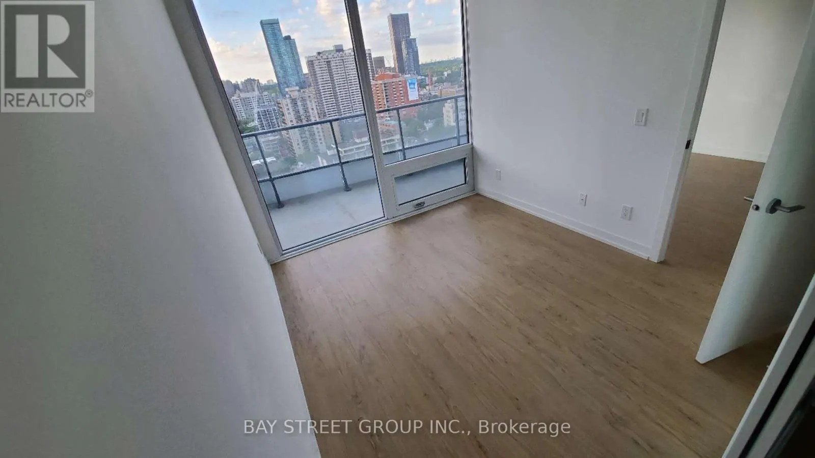 2508 - 85 WOOD STREET