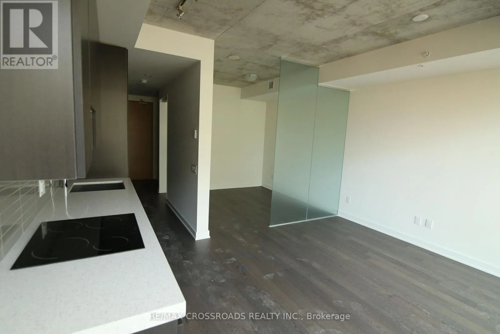 720 - 629 KING STREET W