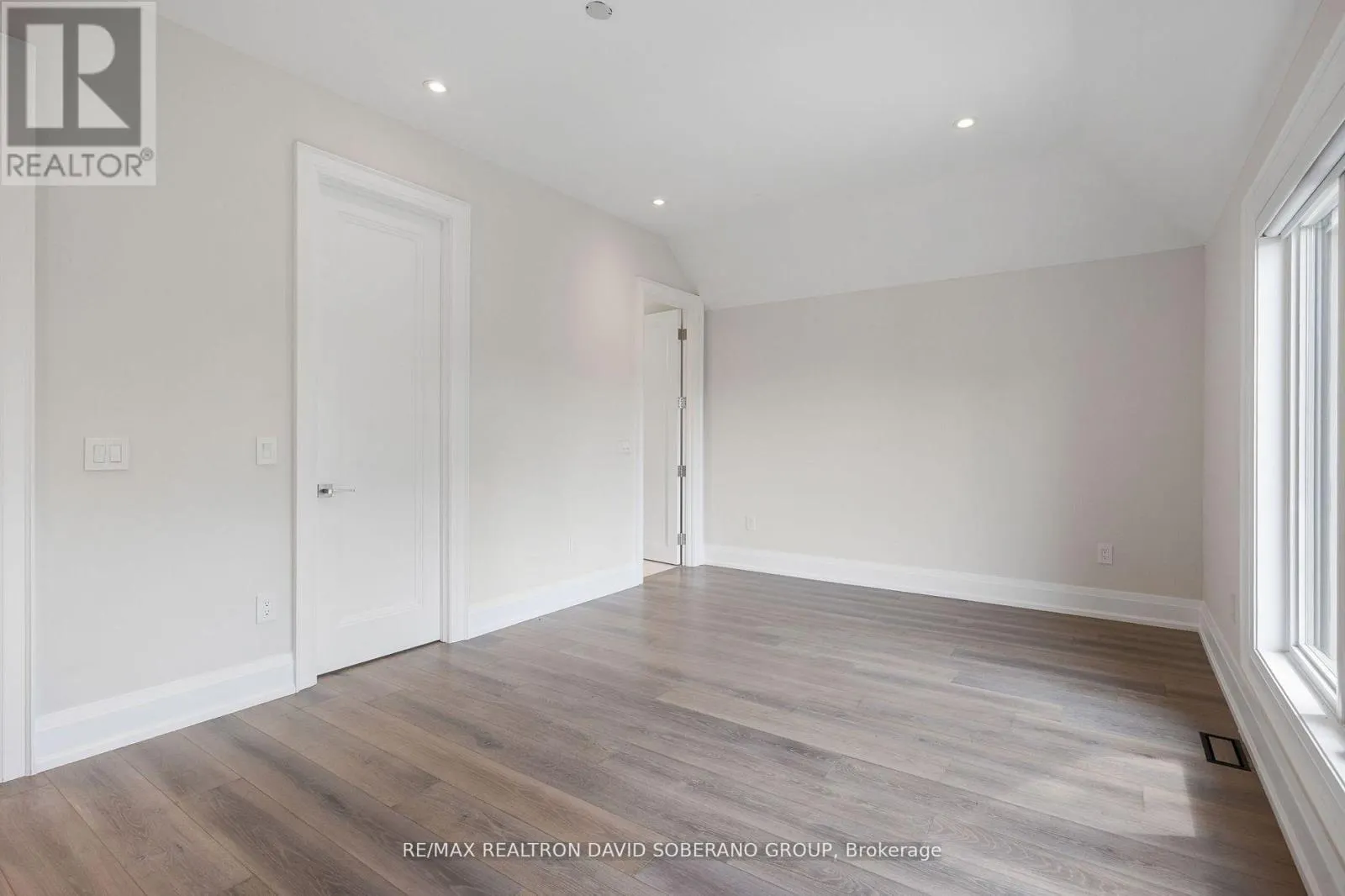 106 ALLINGHAM GARDENS
