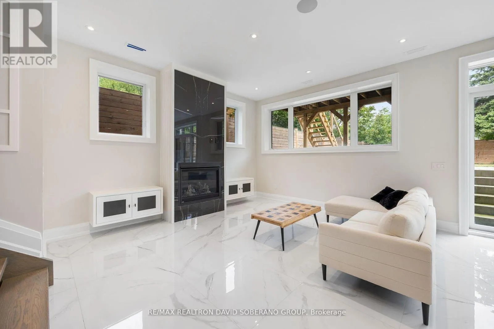 106 ALLINGHAM GARDENS