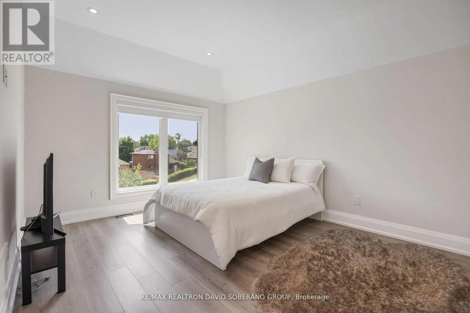 106 ALLINGHAM GARDENS