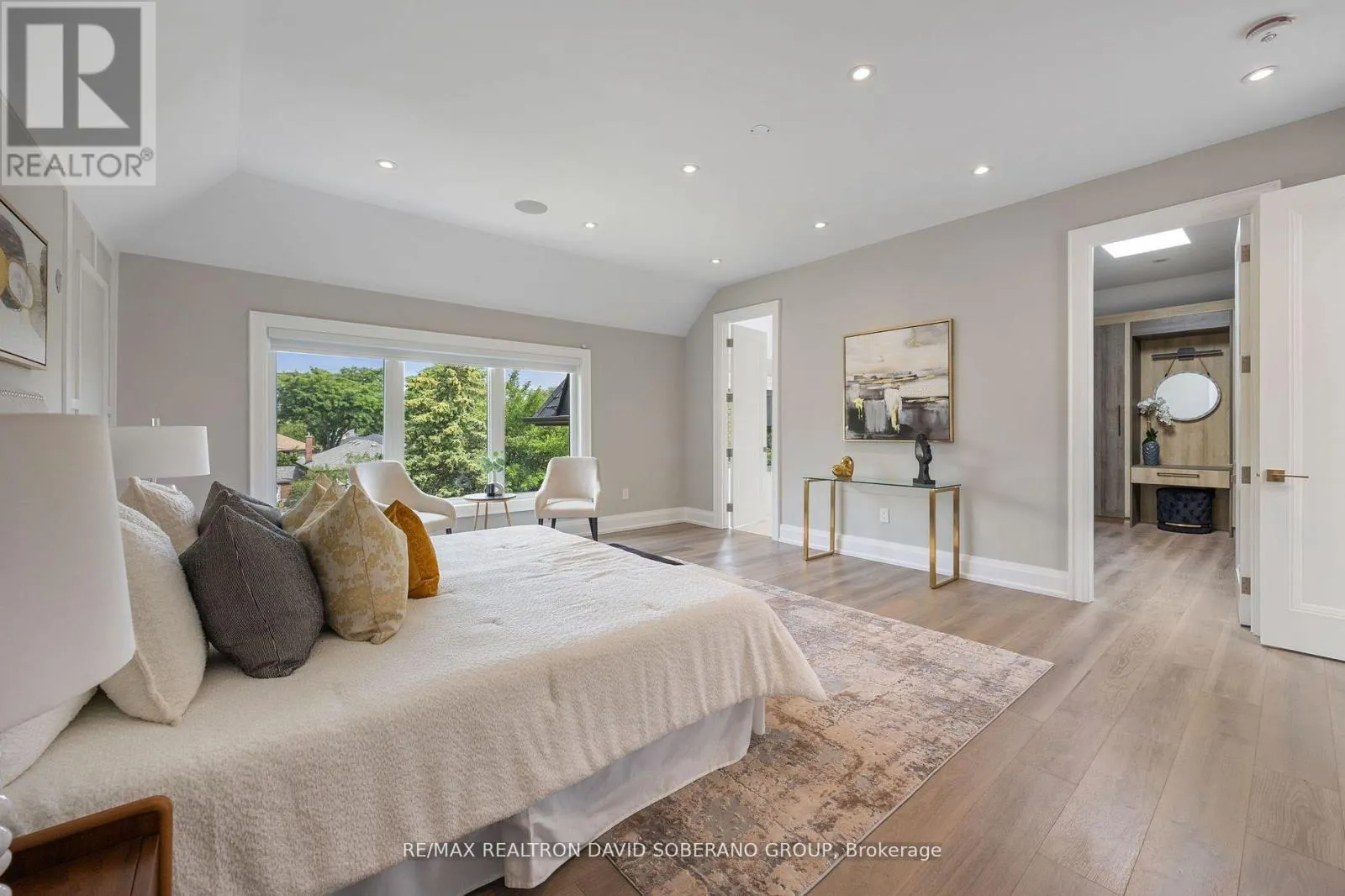 106 ALLINGHAM GARDENS