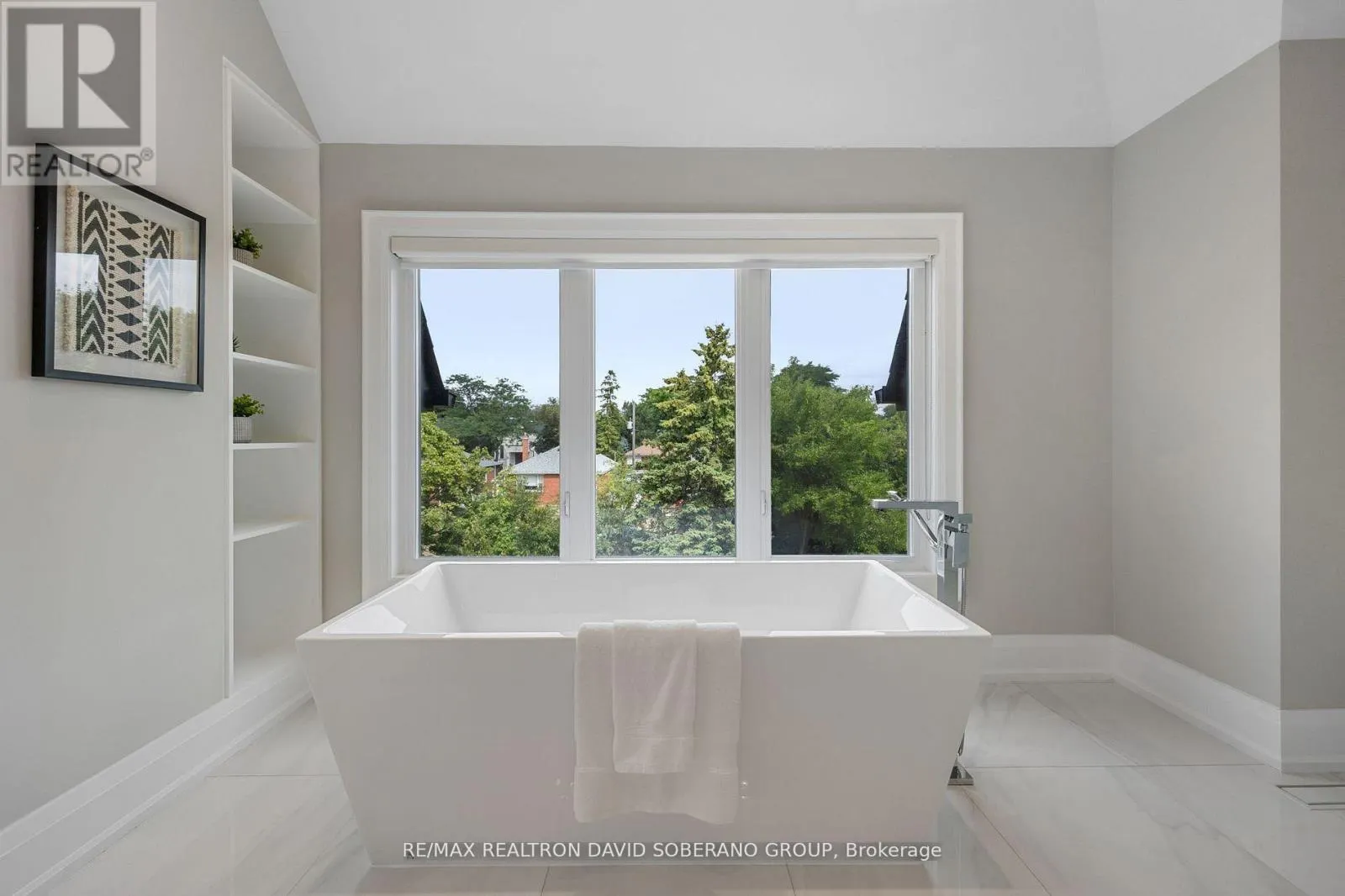 106 ALLINGHAM GARDENS