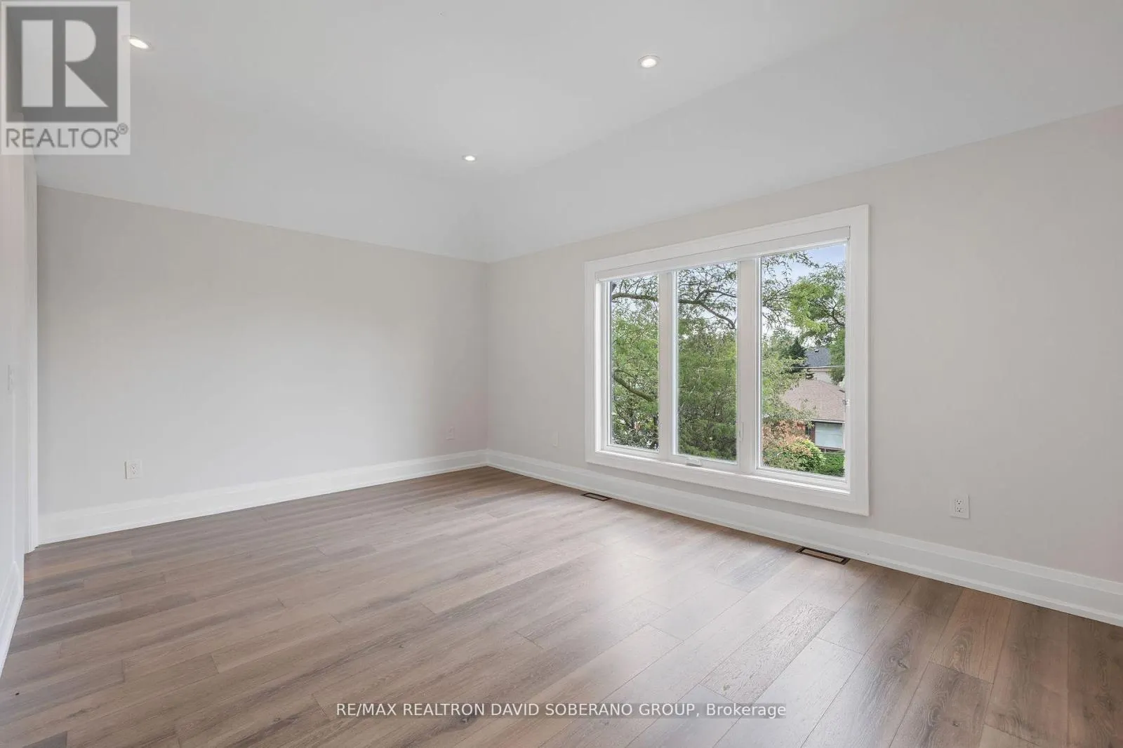 106 ALLINGHAM GARDENS