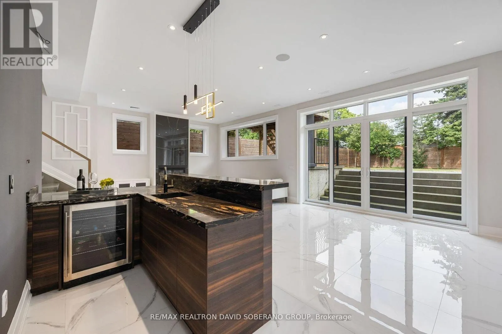 106 ALLINGHAM GARDENS