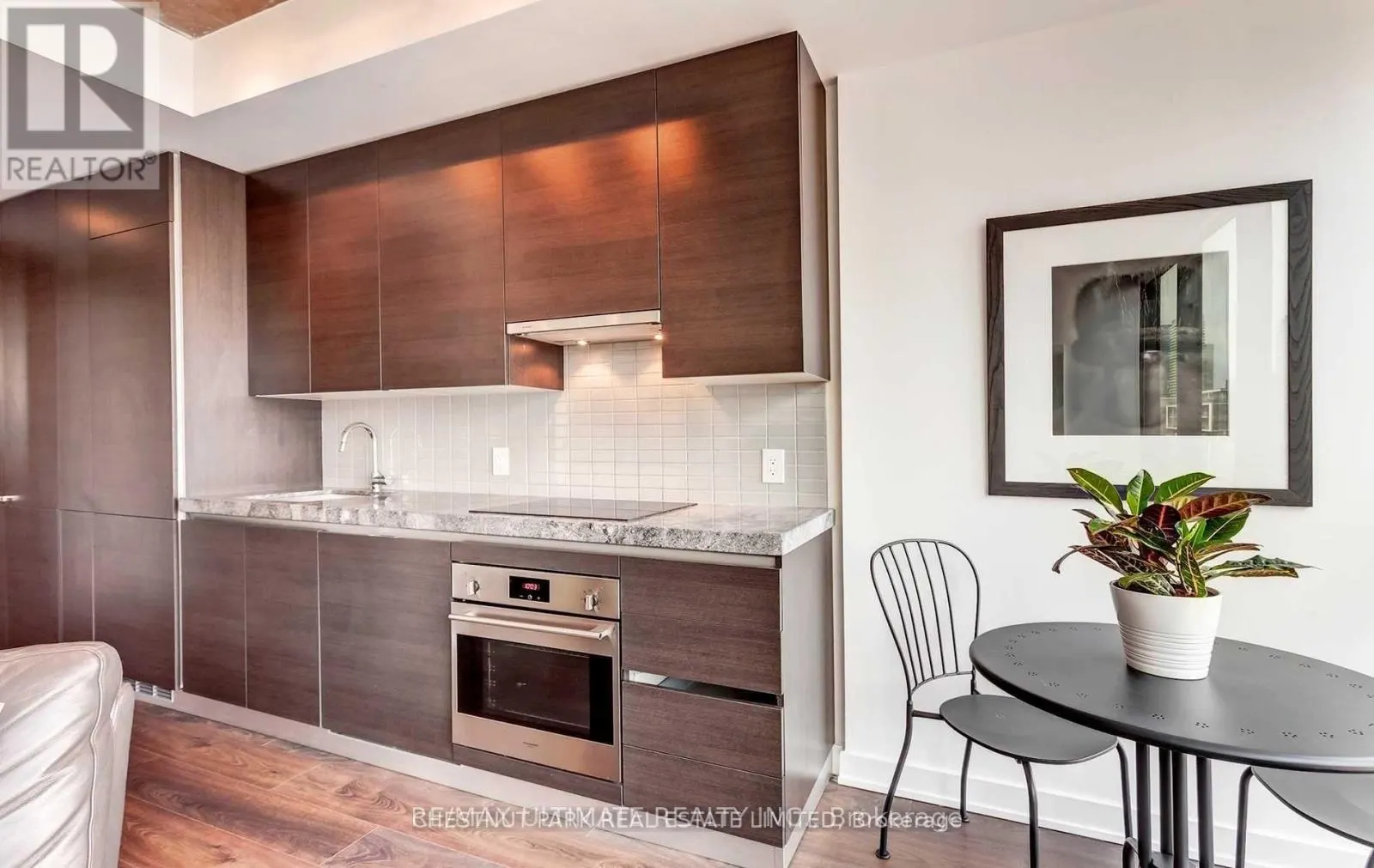 1125 - 629 KING STREET W