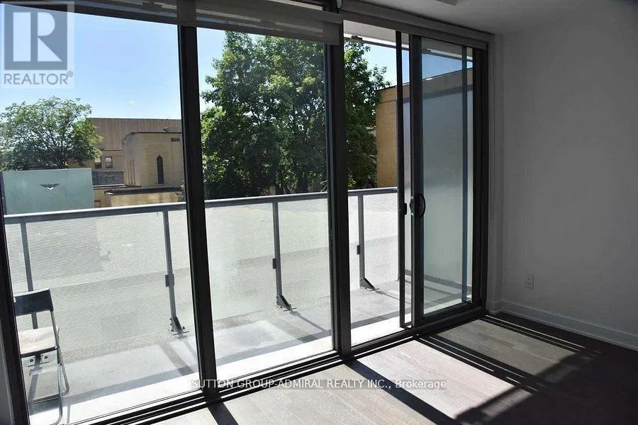 212 - 57 ST JOSEPH STREET W