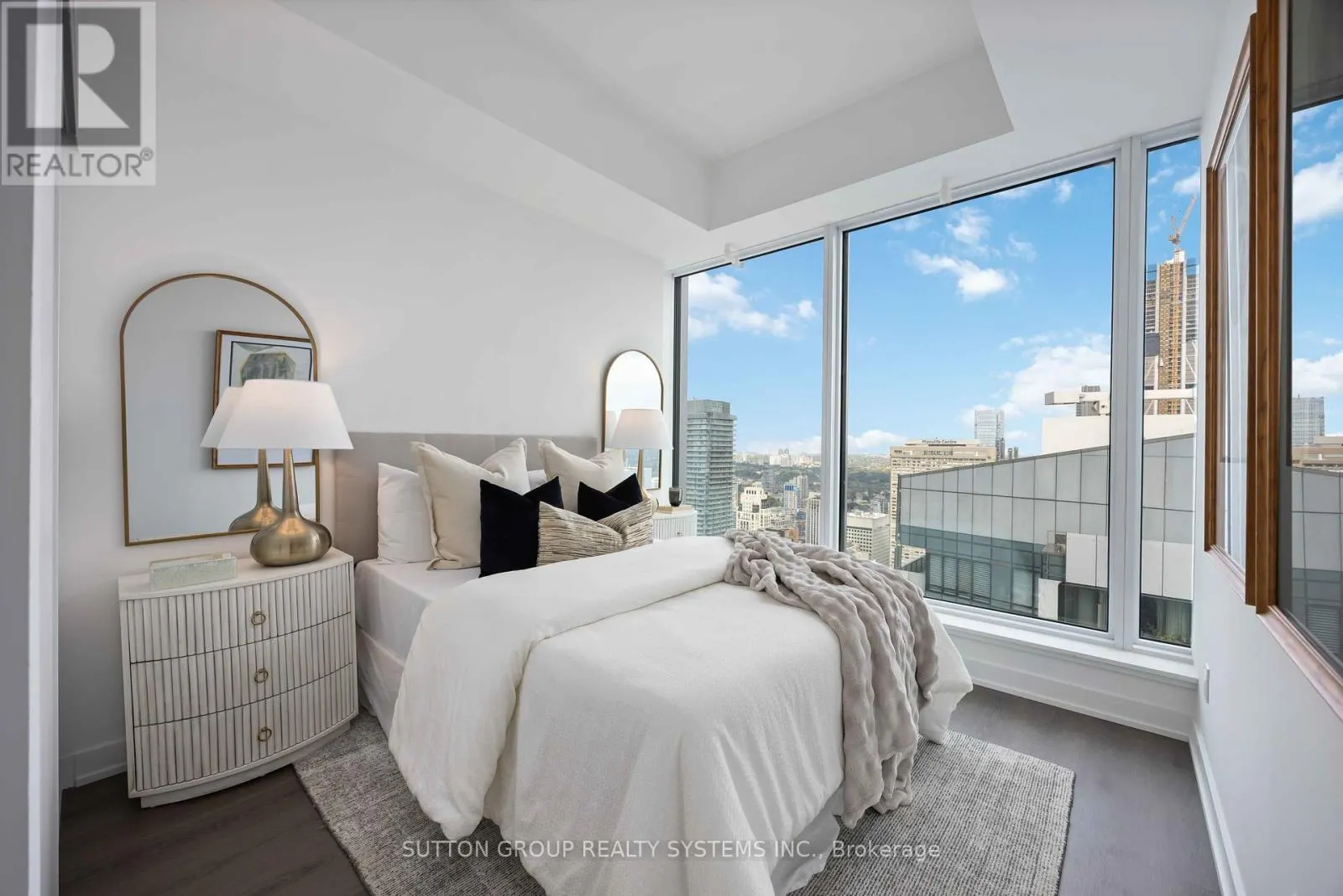 LPH05 - 8 WELLESLEY STREET W