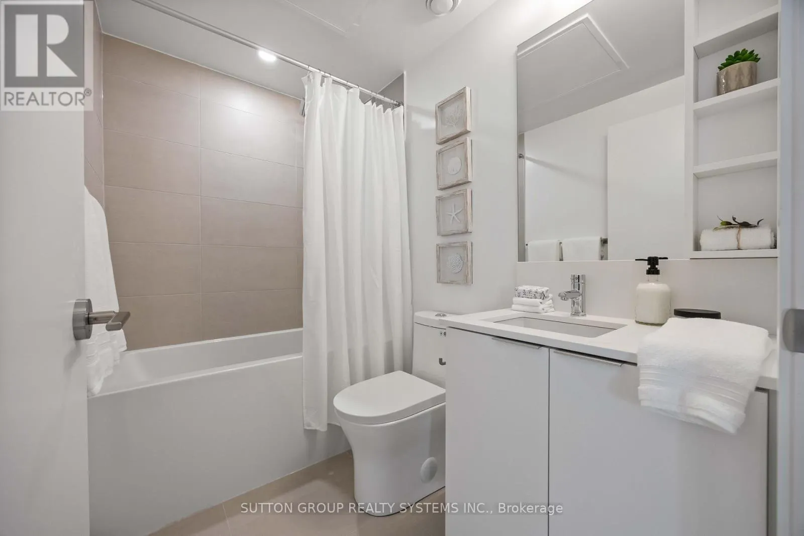 LPH05 - 8 WELLESLEY STREET W