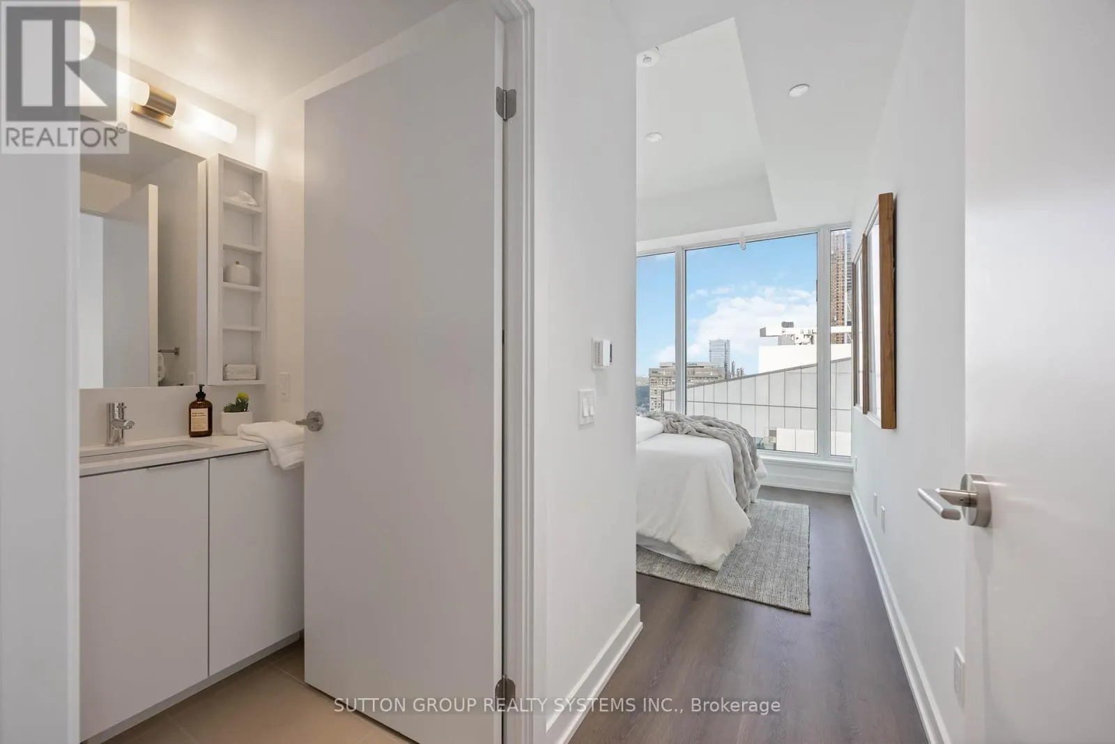 LPH05 - 8 WELLESLEY STREET W