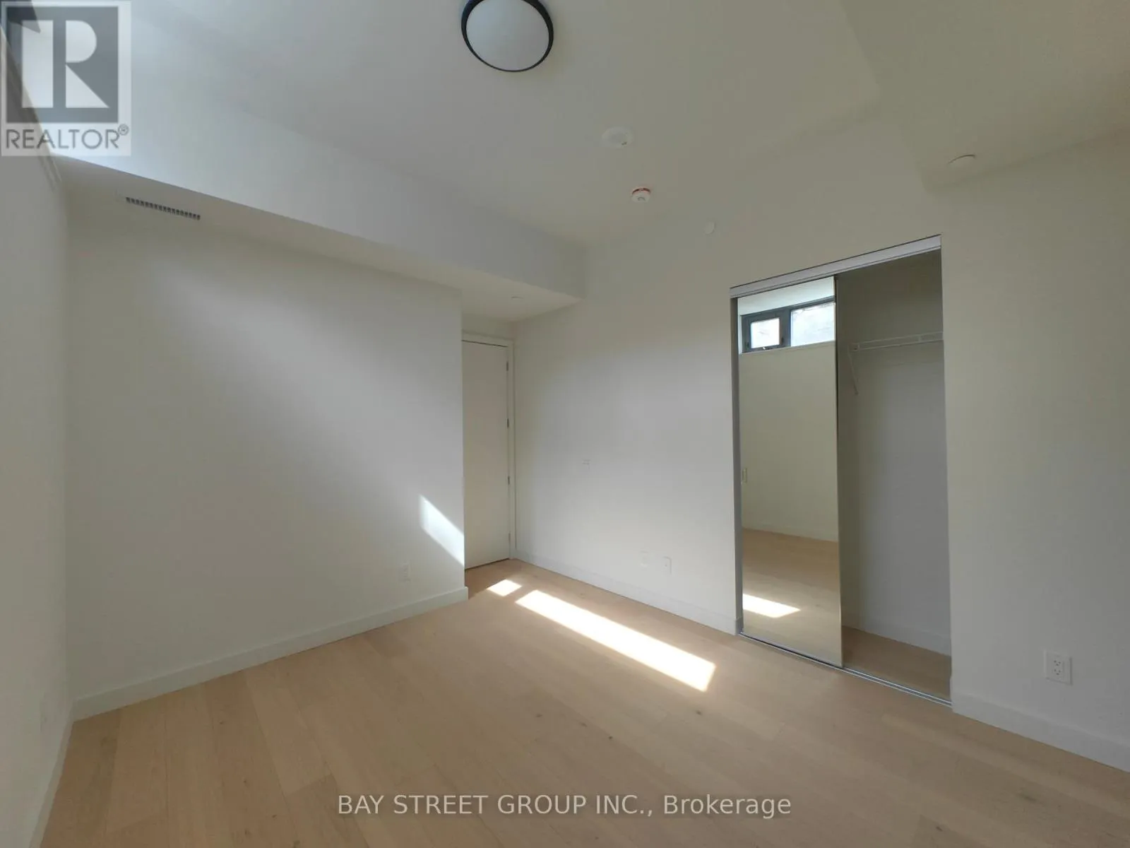 204 - 81 WELLESLEY STREET E