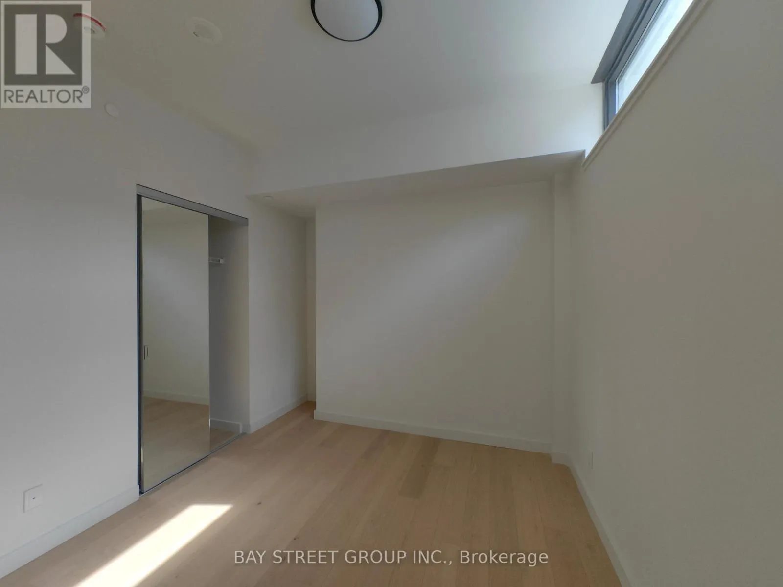 204 - 81 WELLESLEY STREET E