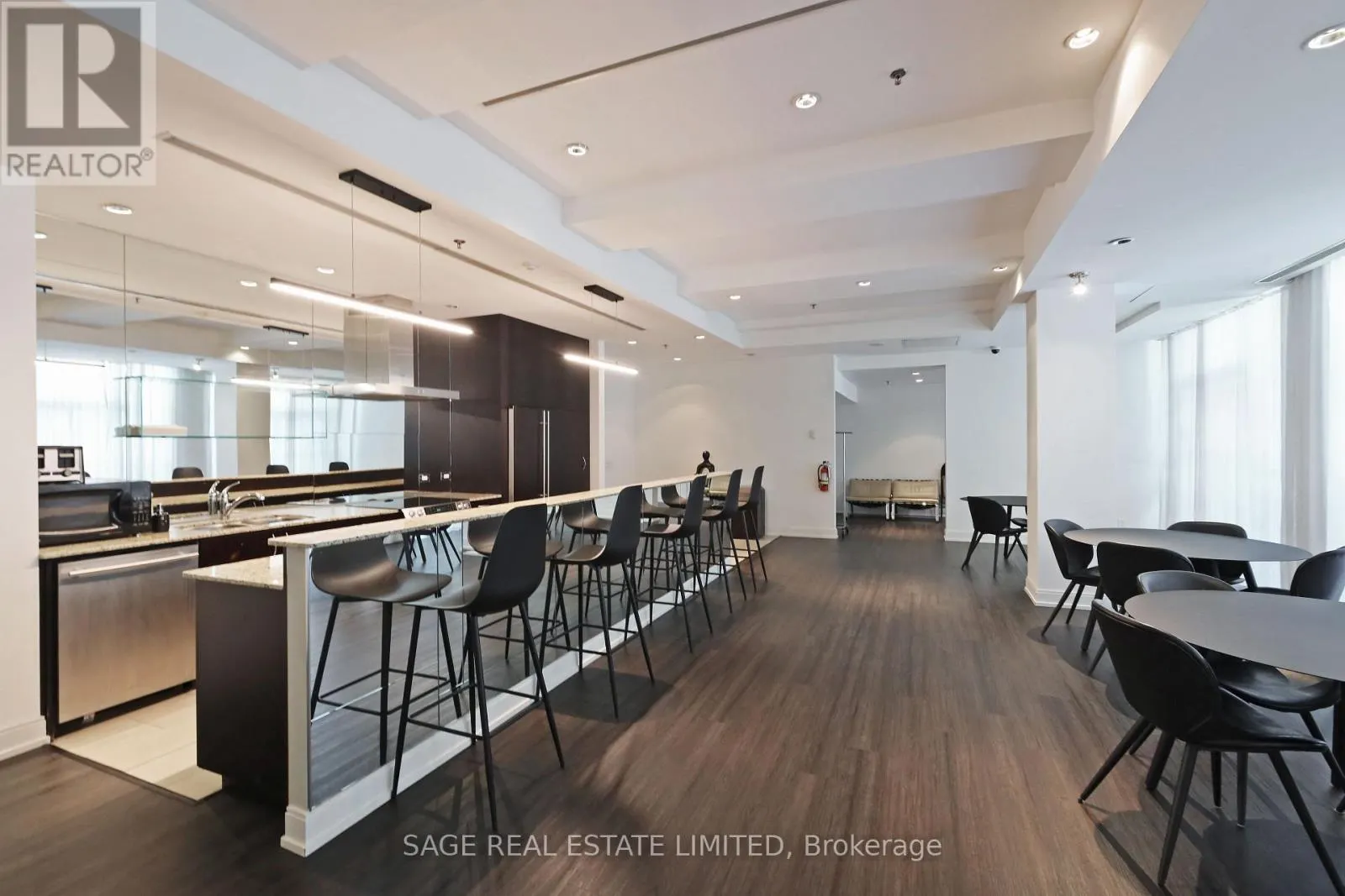 1301 - 88 BROADWAY AVENUE