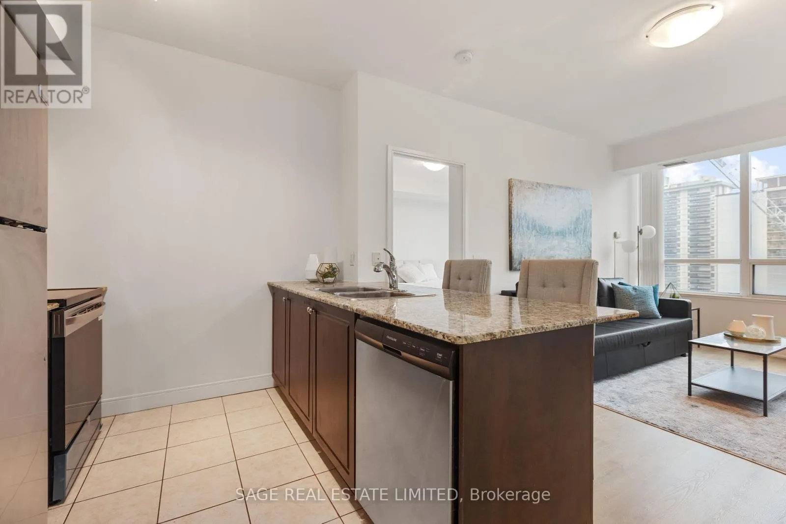 1301 - 88 BROADWAY AVENUE