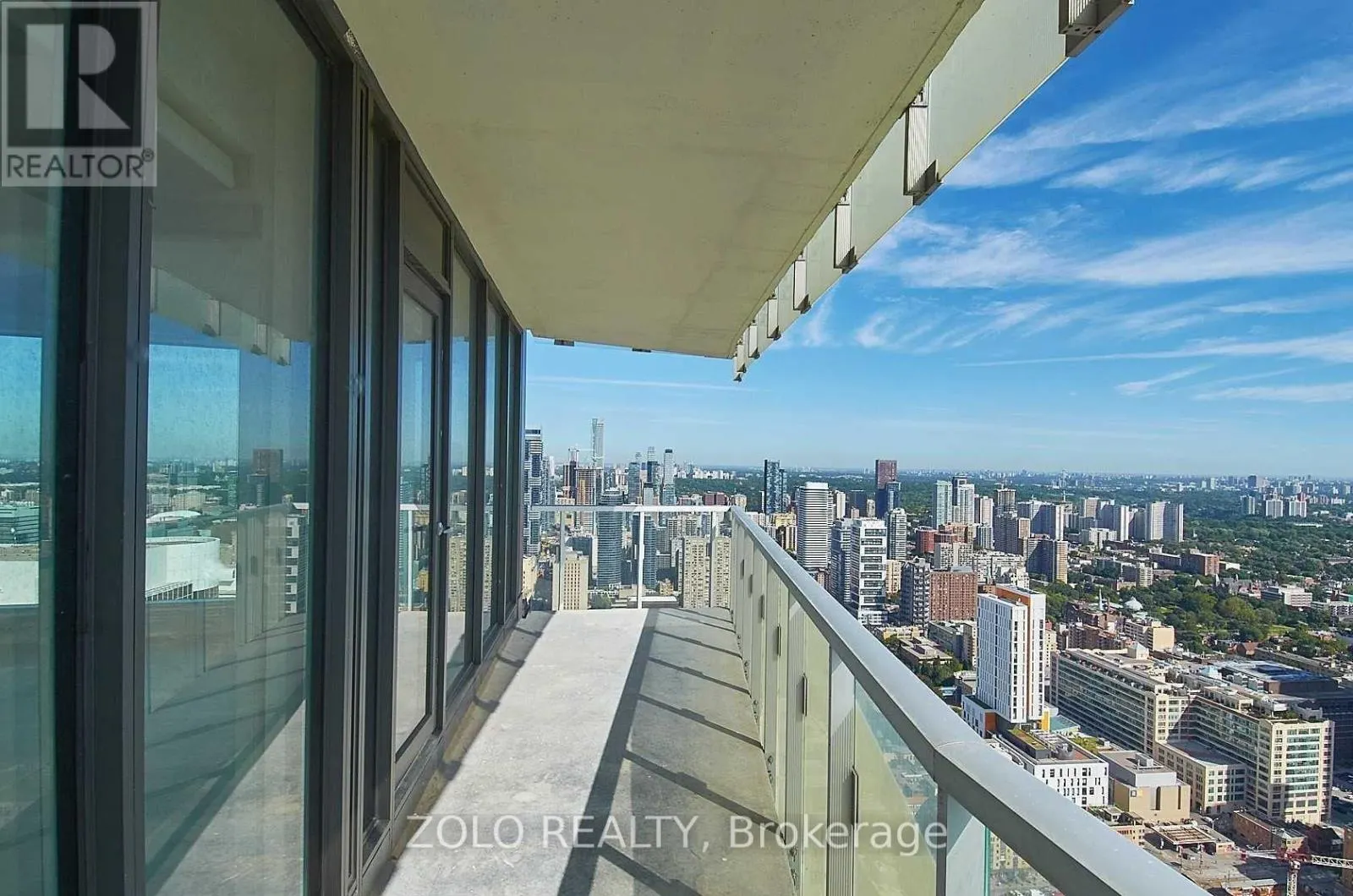 5202 - 197 YONGE STREET