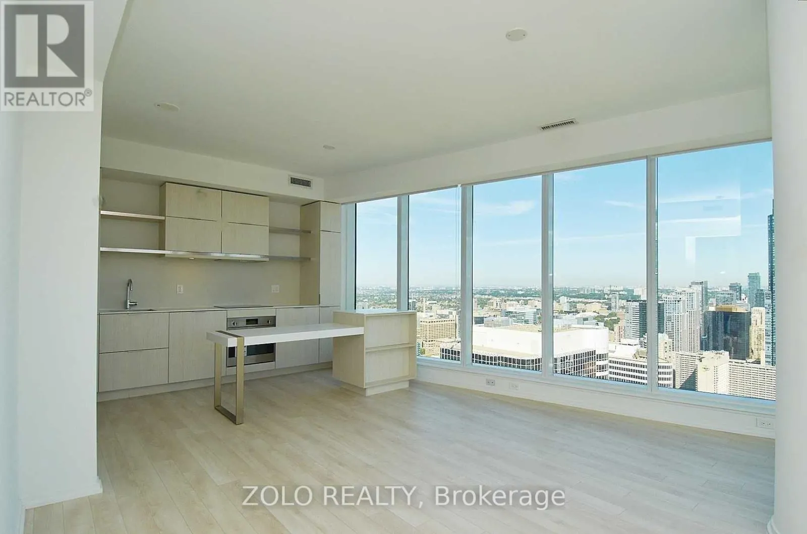 5202 - 197 YONGE STREET