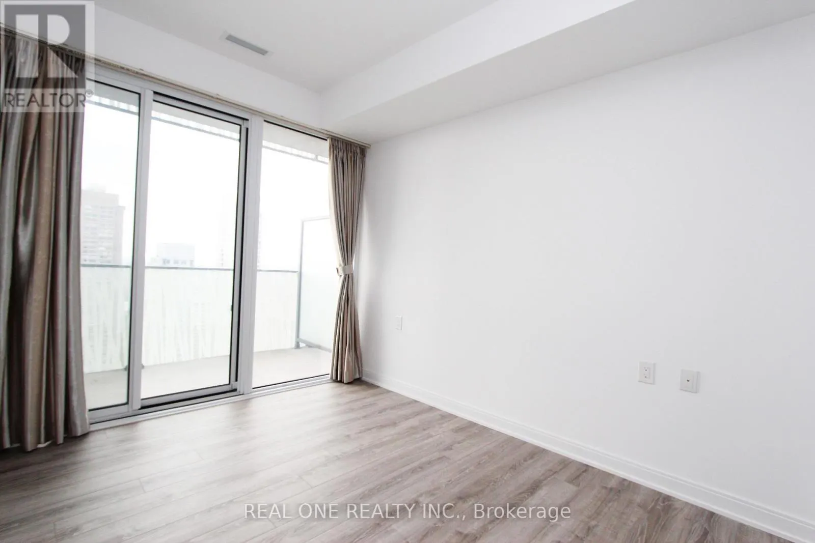 3903 - 42 CHARLES STREET E