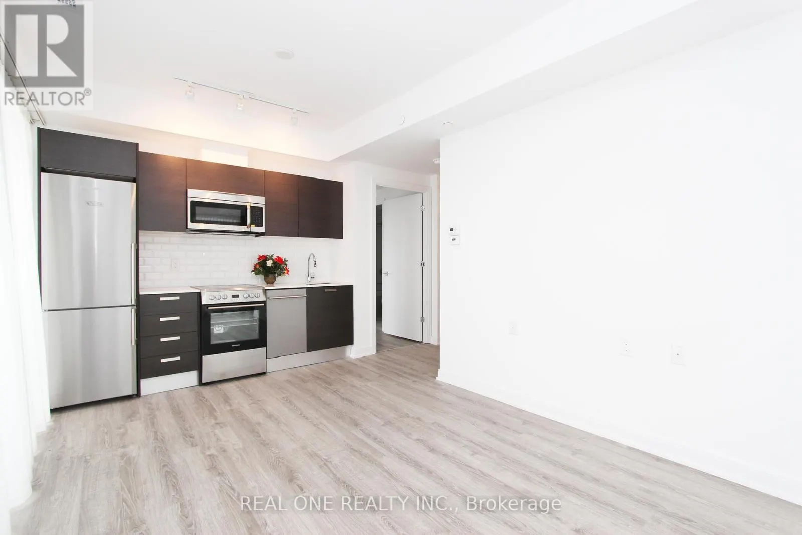 3903 - 42 CHARLES STREET E