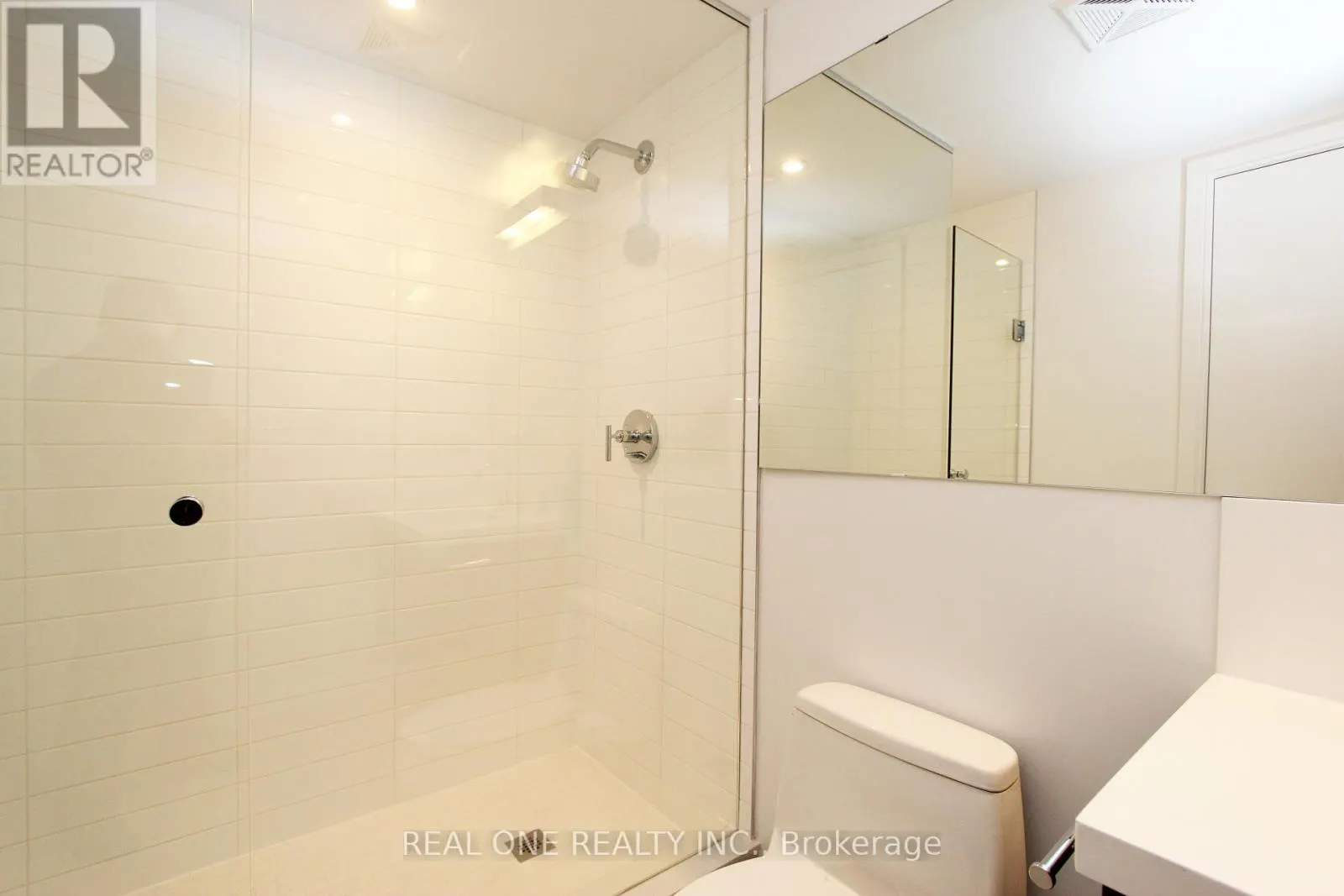 3903 - 42 CHARLES STREET E