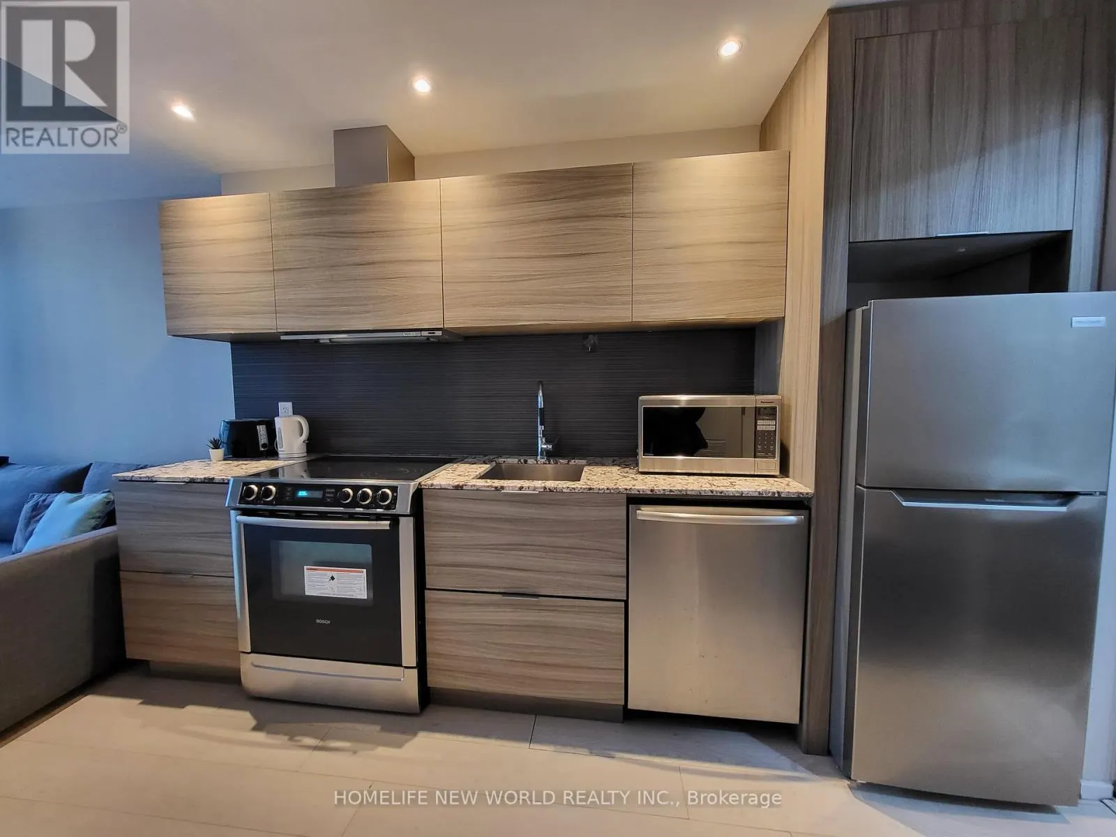 404 - 8 CHARLOTTE STREET