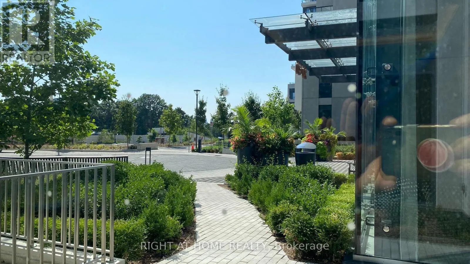 30 INN ON THE PARK DRIVE