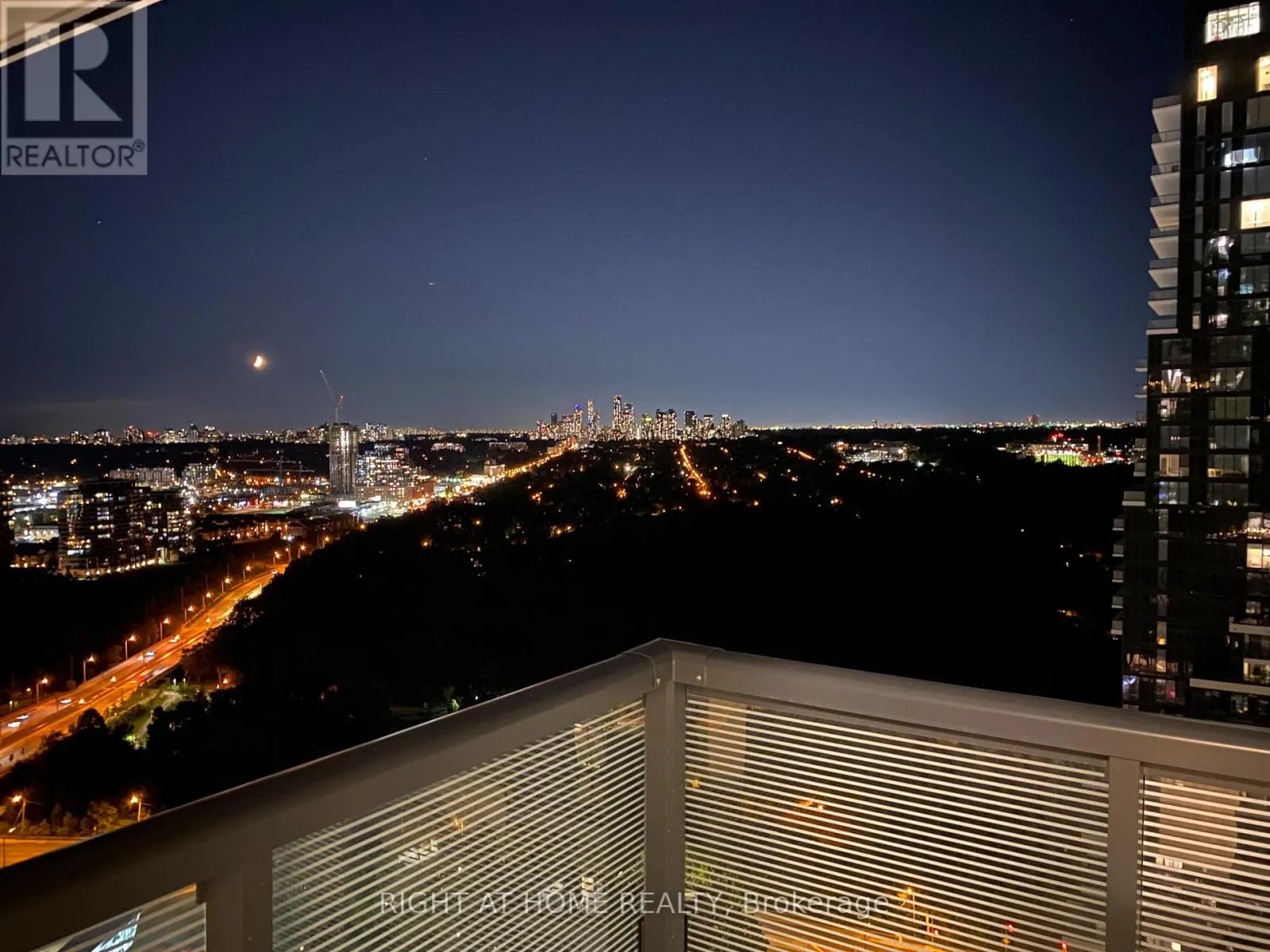 30 INN ON THE PARK DRIVE